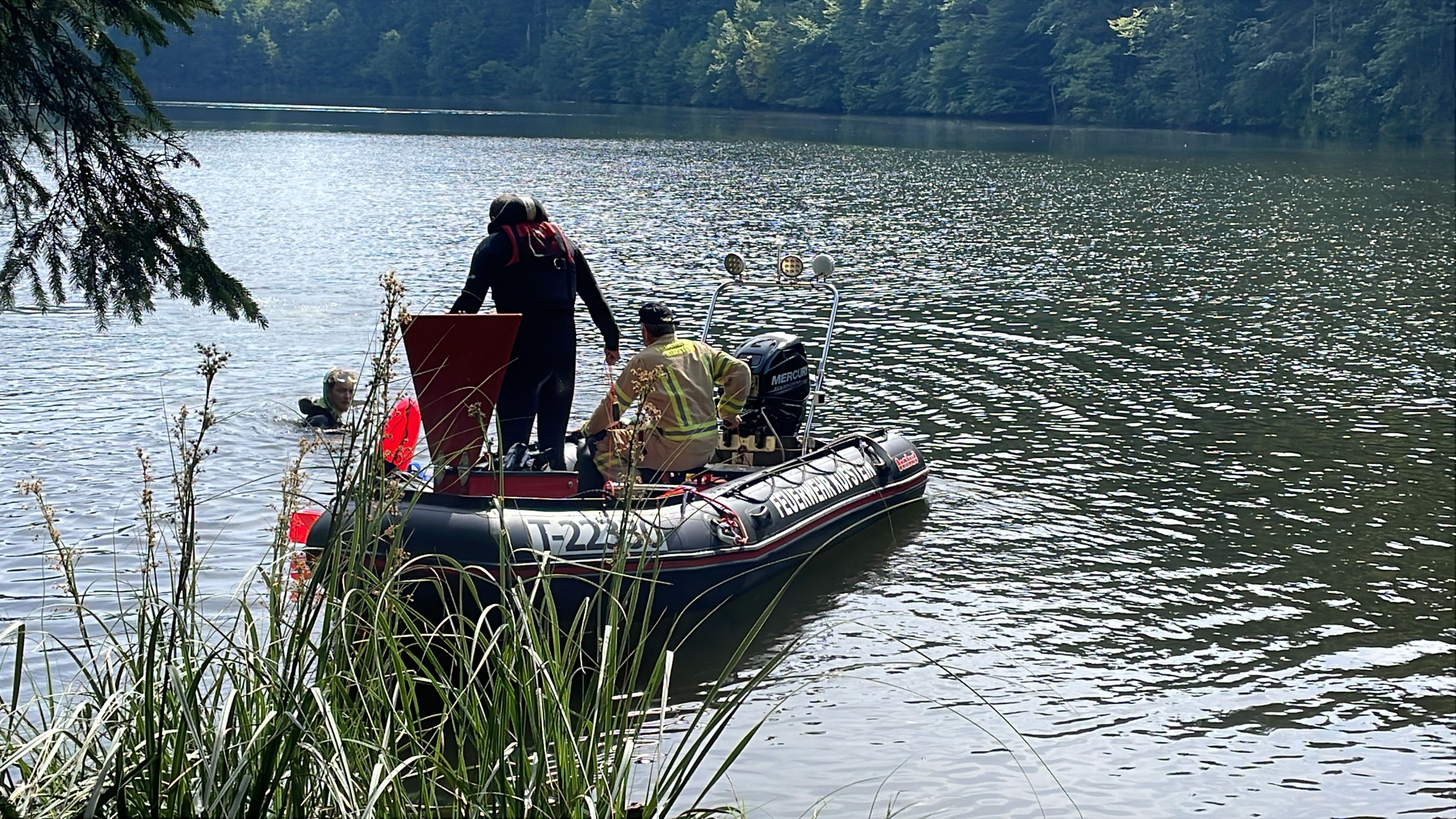 Die Suchaktion nach dem Mann läuft weiterhin auf Hochtouren. 