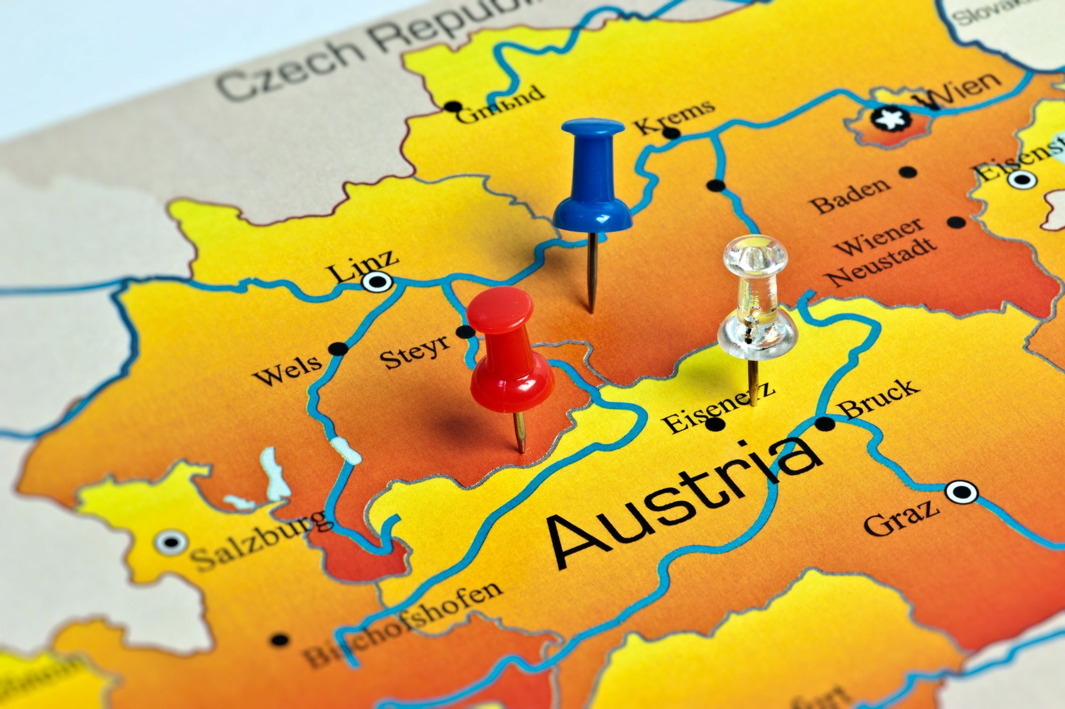 Wegen NS-Vergangenheit werden jetzt in Braunau Straßennamen umbenannt. Von der Entscheidung betroffen ist allerdings ganz Österreich.