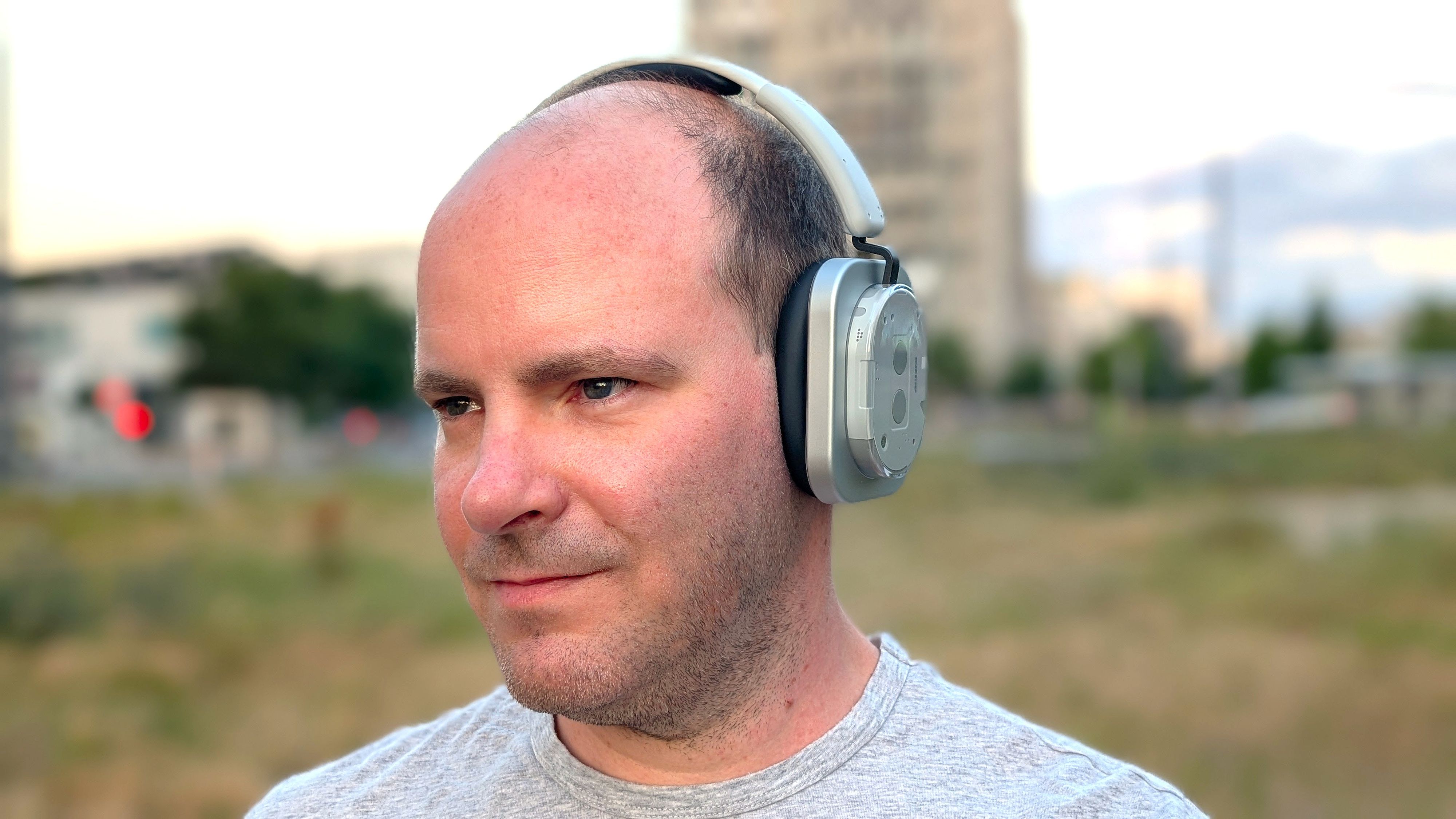 Sieht anfangs gewöhnungsbedürftig aus, überzeugt aber schnell am Kopf: Nothing Headphone (1).