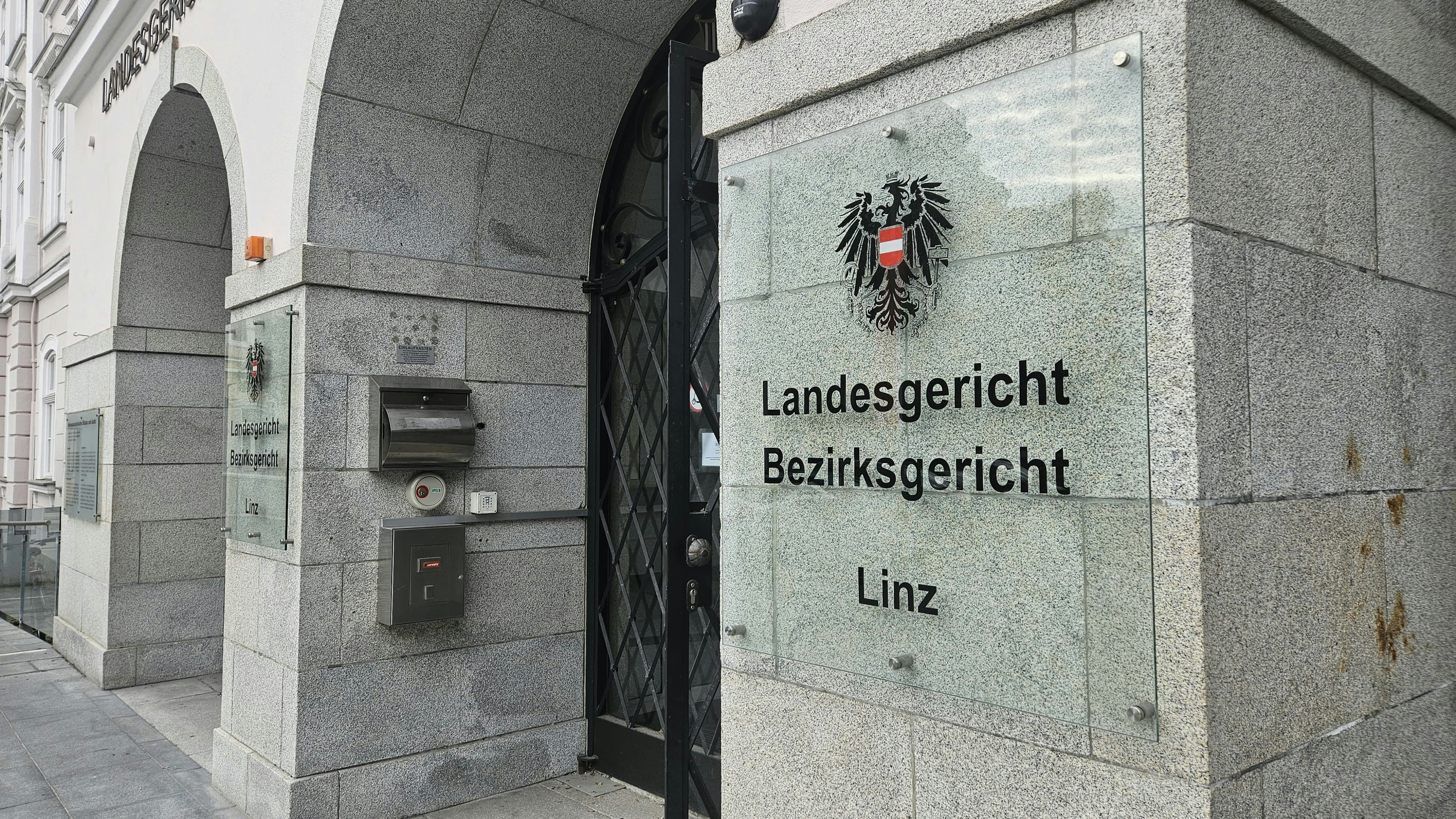 Der 16-Jährige musste sich heute noch einmal am Linzer Landesgericht verantworten.