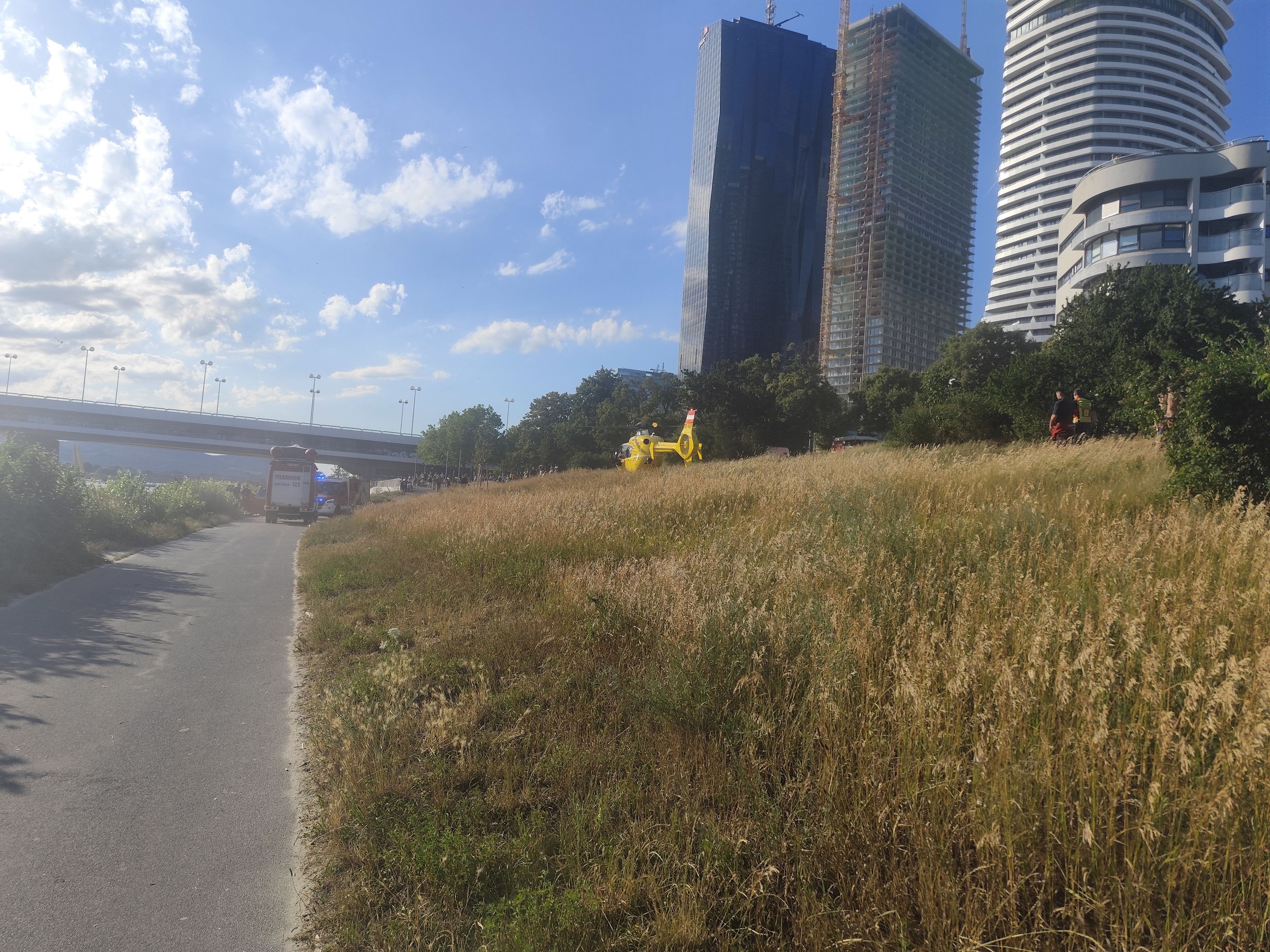 Zwei Männer mussten am Sonntag reanimiert werden.