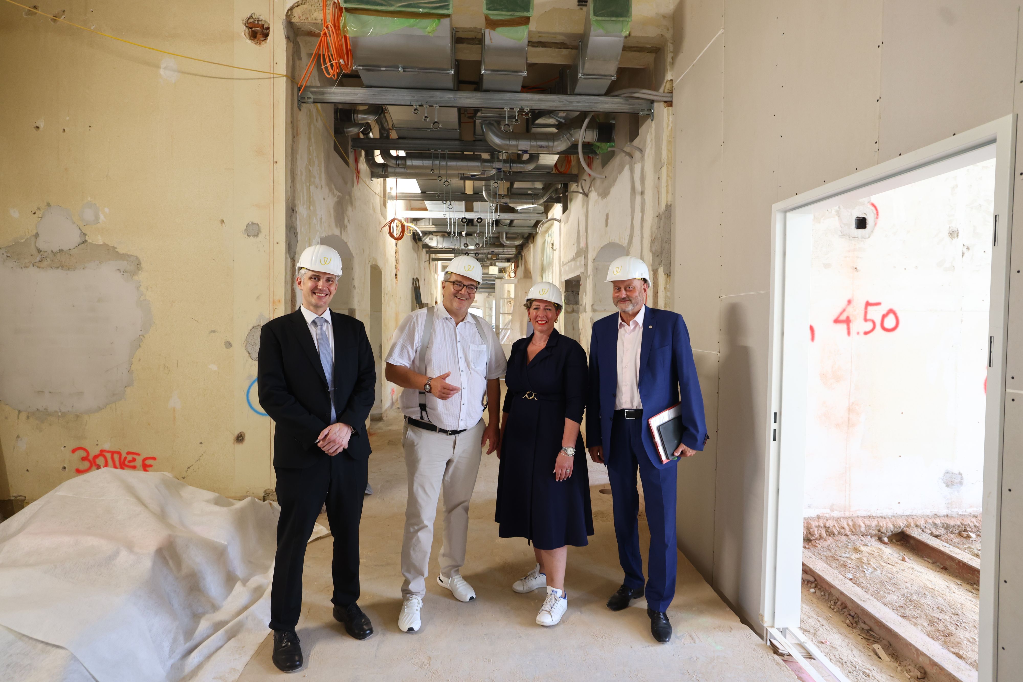 Ärztlicher Direktor Wolfgang Huf ,Gesundheitsstadtrat Peter Hacker, Marie-Thérèse Vierke (Bamanagement) und WIGEV-Generaldirektorin-Stellvertreter Herwig Wetzlinger (v.l.).