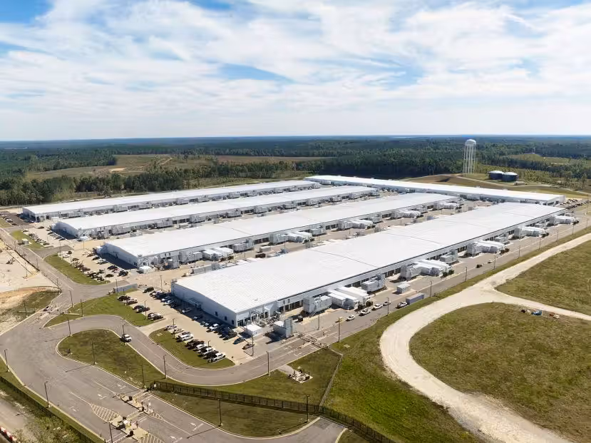 Rechenpower für die KI-Ära: Microsofts Hyperscale-Rechenzentren bilden das Fundament für Modelle wie Chat-GPT – skalierbar, global und unverzichtbar für die Zukunft der KI.