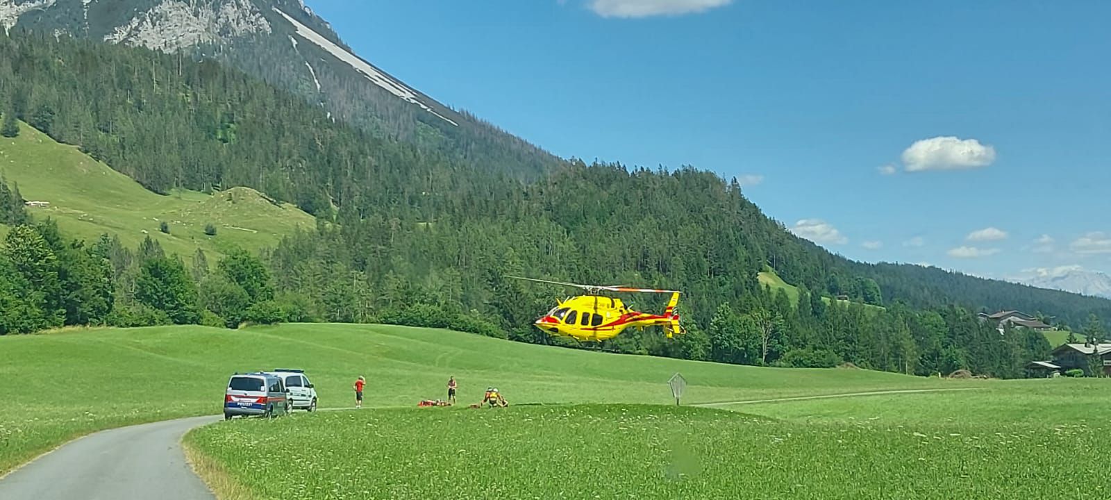 Der Mann wurde mittels Tau geborgen.