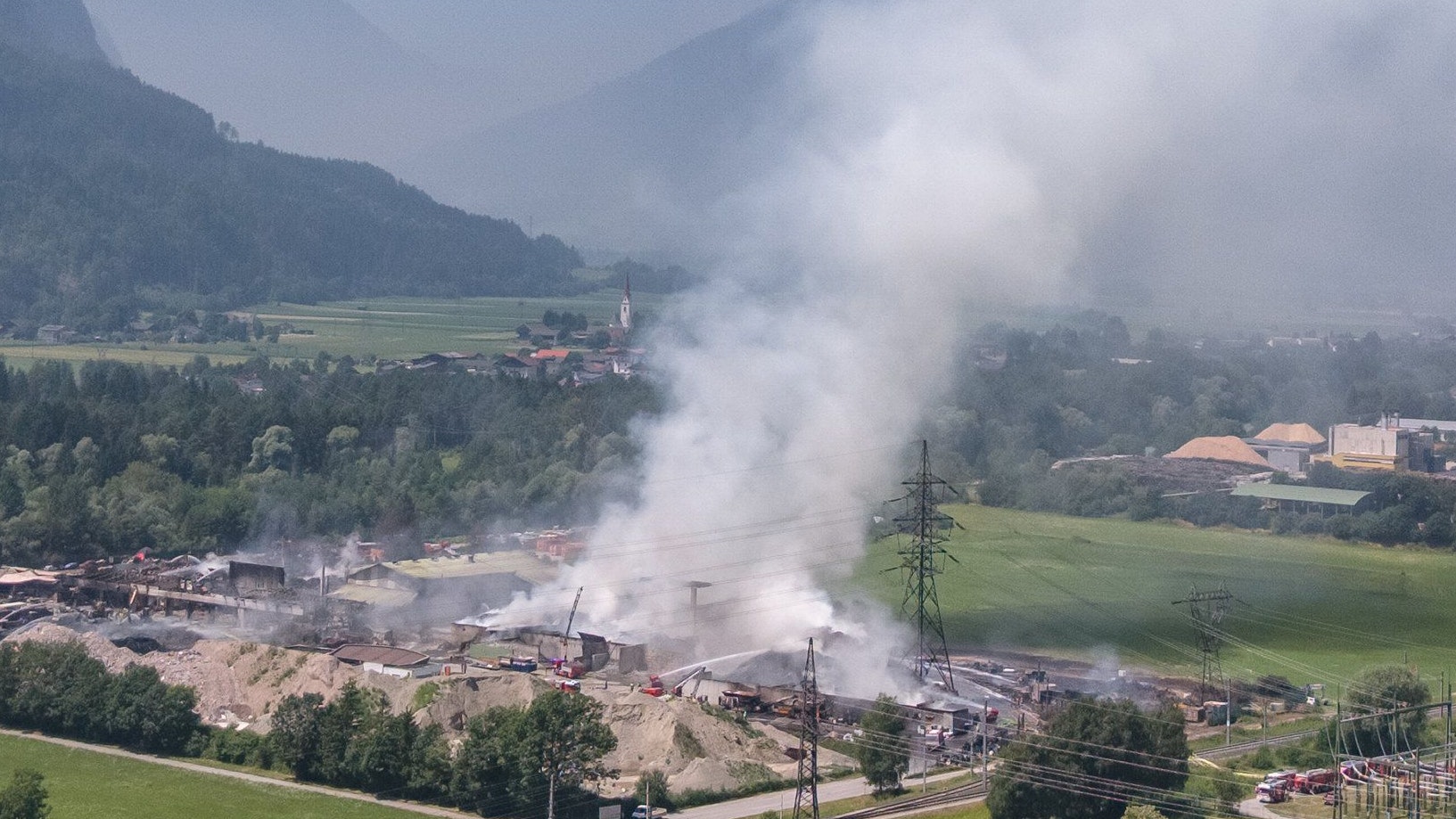 Heute.at - Großbrand in Tirol – Nachlöscharbeiten dauern an