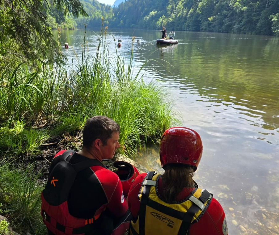 Am Montag (30. Juni 2025) ging im Längsee ein 80-jähriger Mann unter. Die Suche nach ihm musste vorerst ergebnislos abgebrochen werden. 