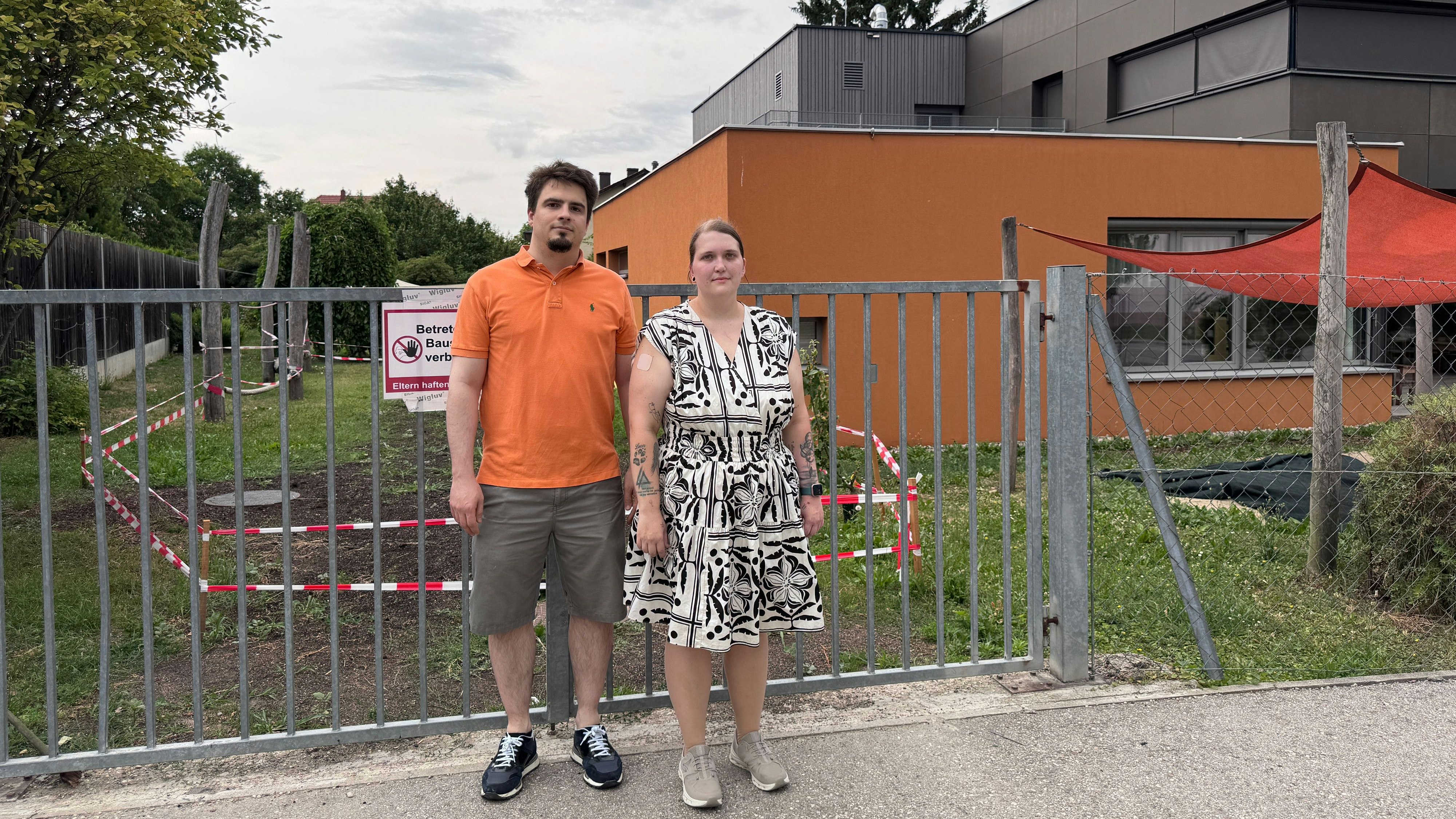 Neos-Gemeinderat Markus Krainz und seine Kollegin Tanja Reiter kritisieren das "Kindergarten-Förderchaos".