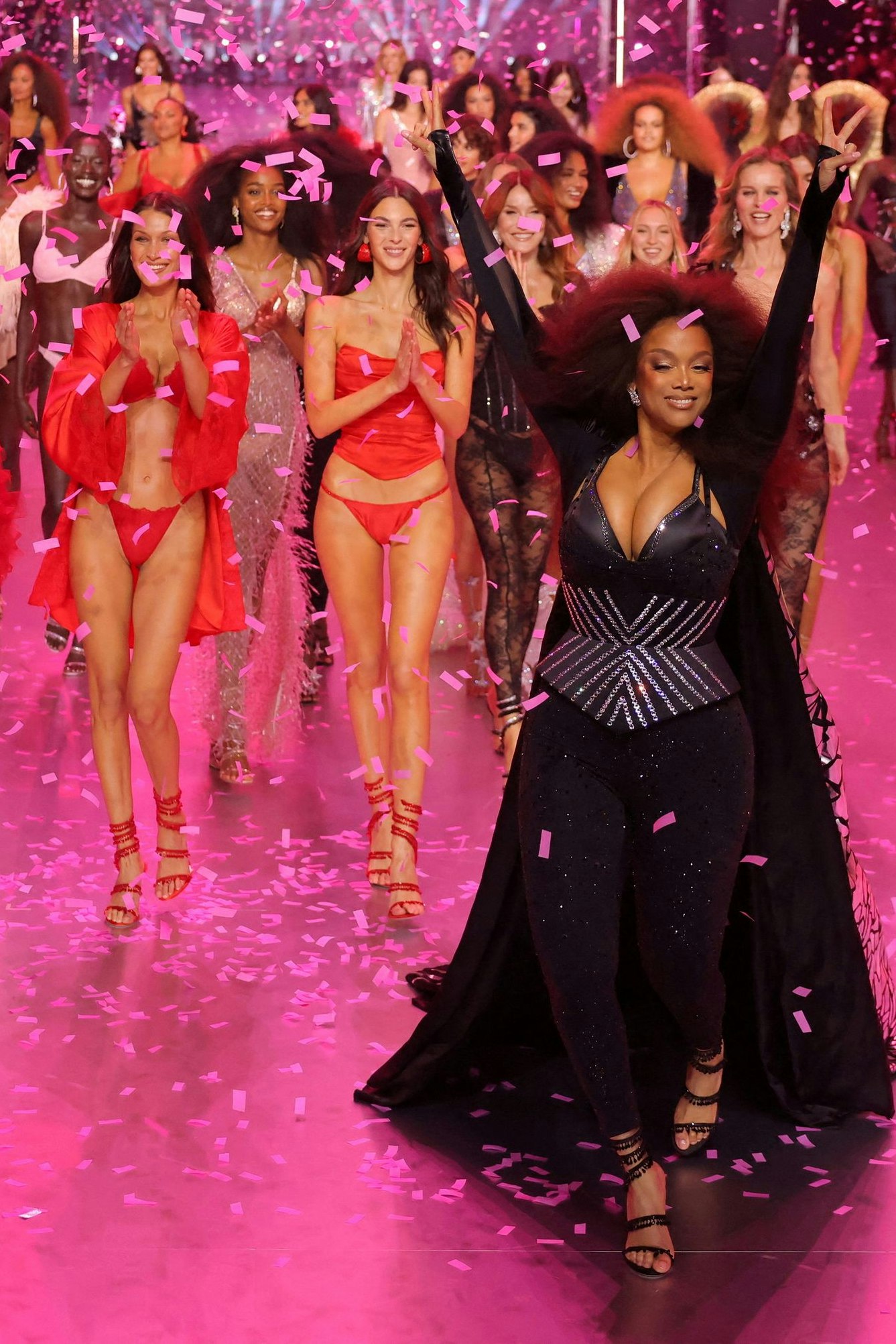 Model Tyra Banks bei der Victoria’s Secret Fashion Show 2024 in New York City