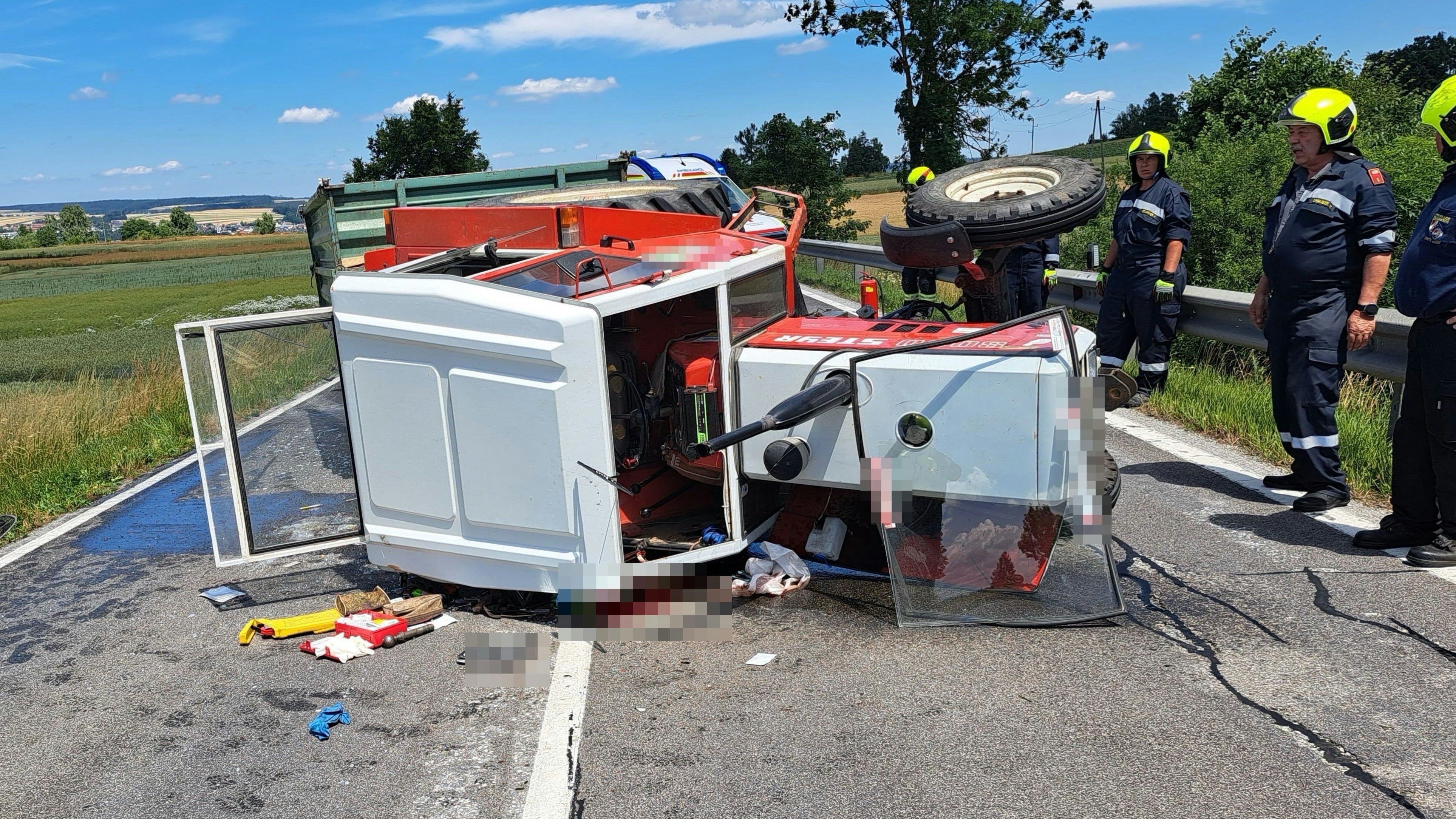 Heute.at - Schwerverletzter! Waghalsiges Überholmanöver endet böse