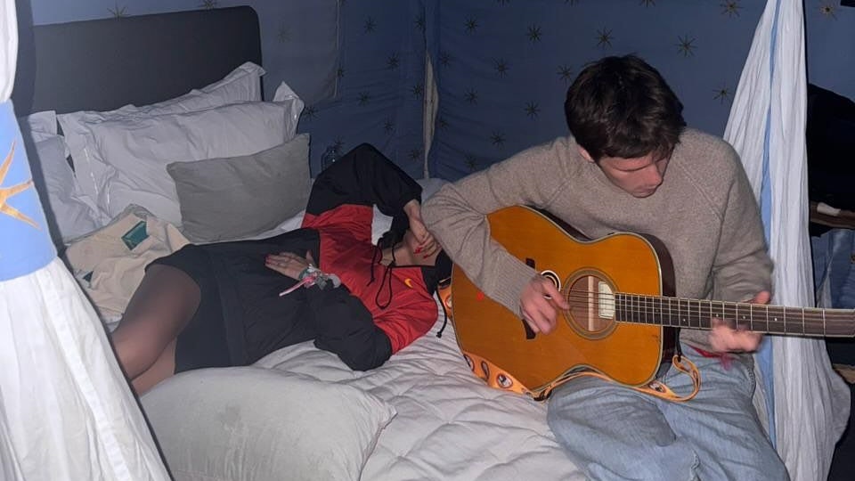 Heute.at - Cruz Beckham (20) campiert für 8500 Euro auf Festival