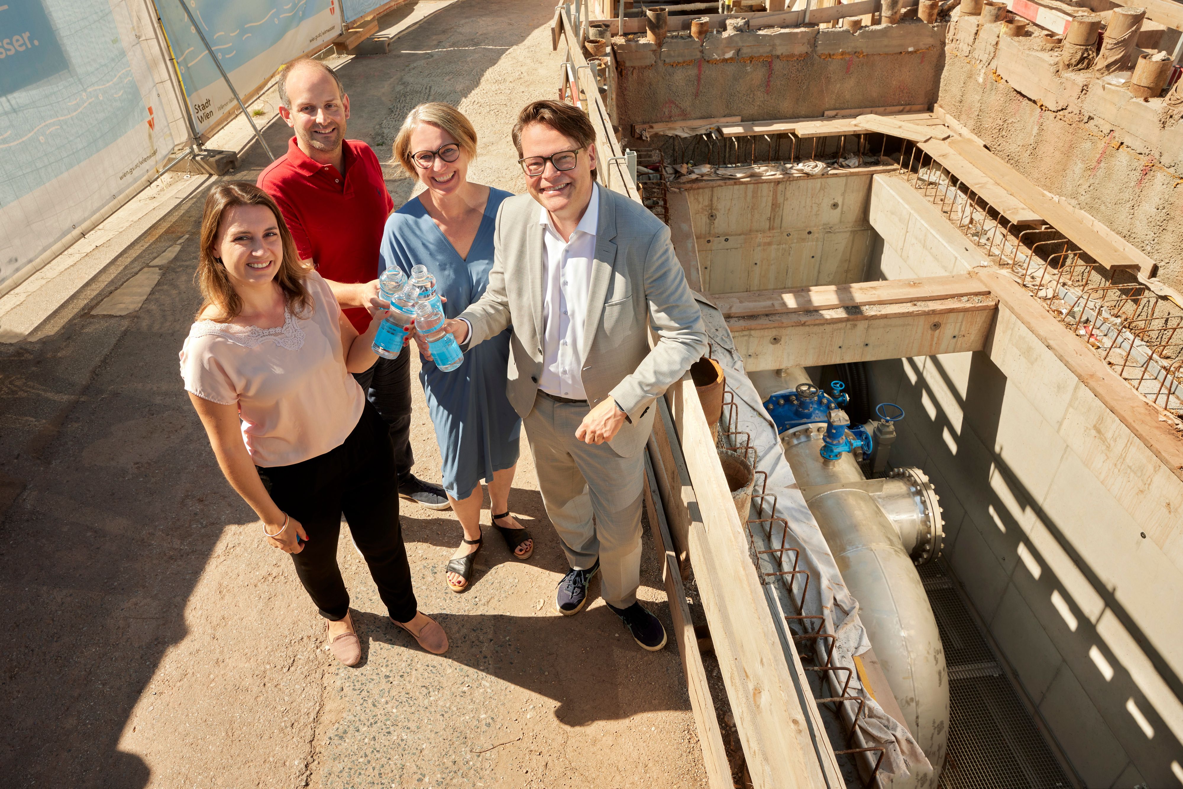 Bezirksvorsteherin Hietzing Johanna Sperker, Bezirksvorsteherin-Stellvertreter Marcel Höckner, Bezirksvorsteherin Penzing Michaela Schüchner und Klimastadtrat Jürgen Czernohorszky (v.l.)