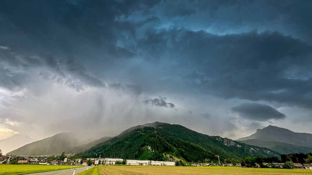 Der Alpenraum wird von schweren Gewittern heimgesucht.