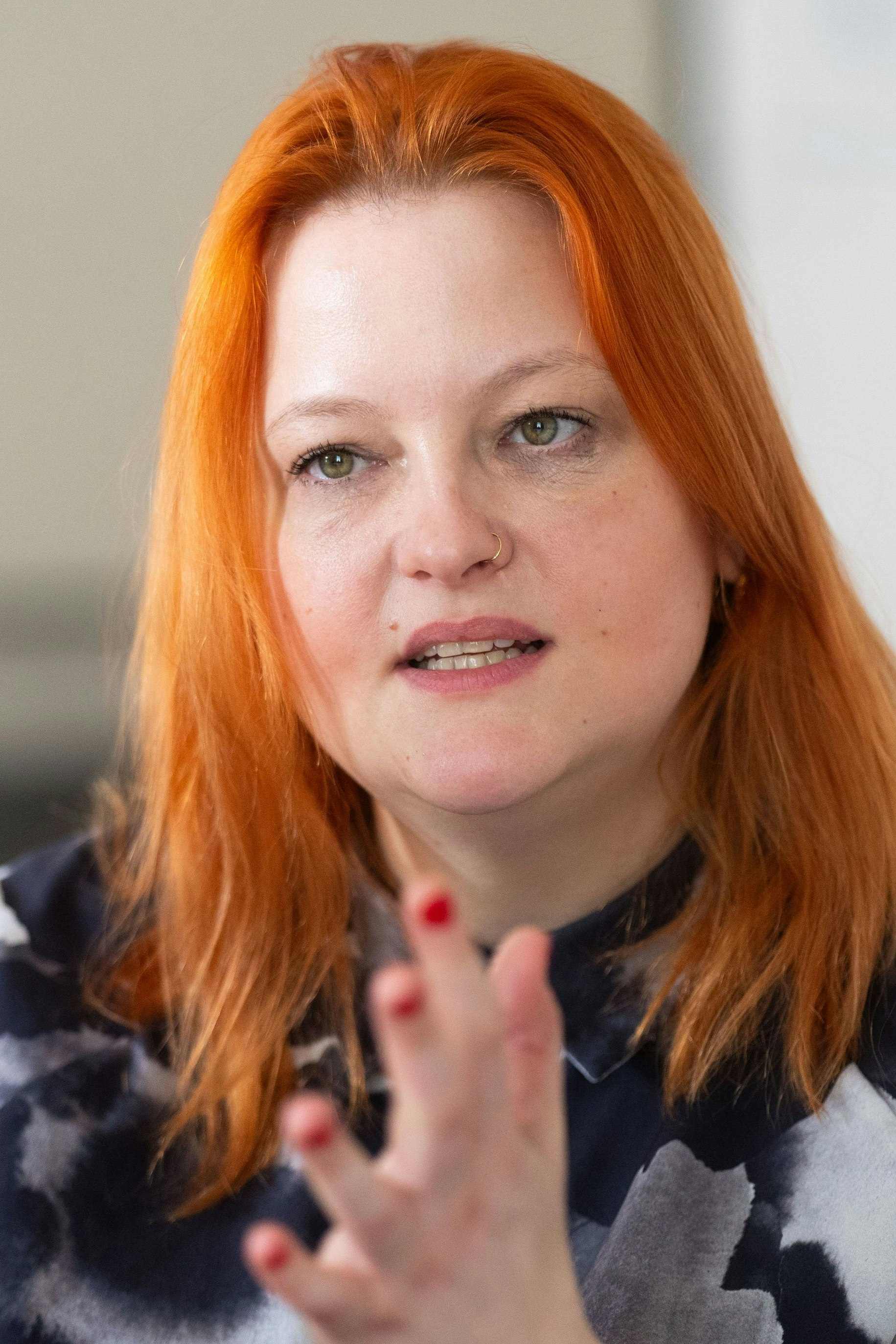 Die Autorin, Feministin und erfolgreiche Podcasterin ("Große Töchter") Beatrice Frasl sieht die "romantische Liebe" vor allem als Falle für Frauen