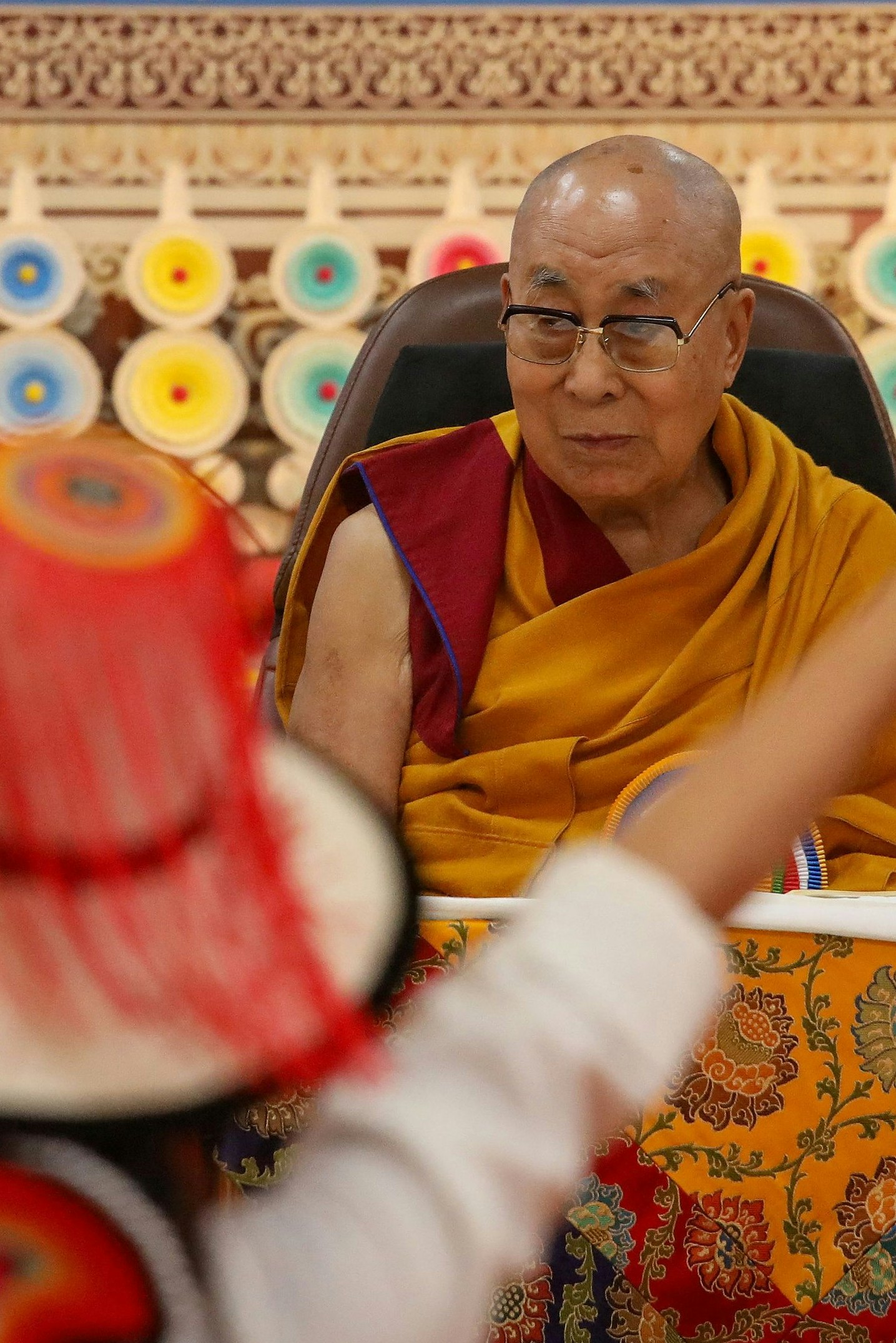 Der Dalai Lama bei einer Geburtstags-Zeremonie im Tsuglagkhang Tempel in Dharamshala
