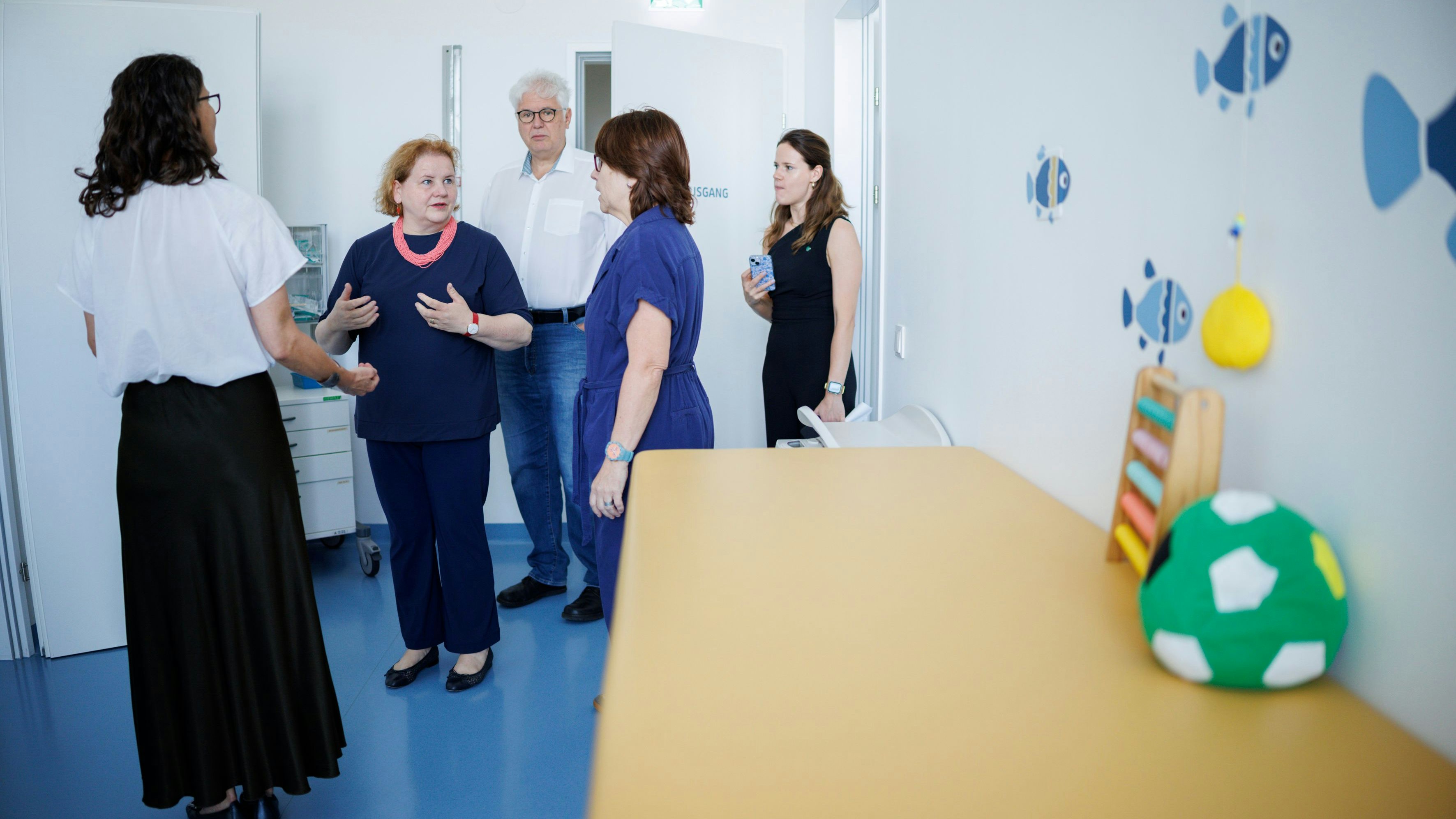 SP-Gesundheitsministerin Korinna Schumann und ÖGK-Obmann Andreas Huss in Kinder-Primärversorgungseinheit in der Seestadt in Wien.
