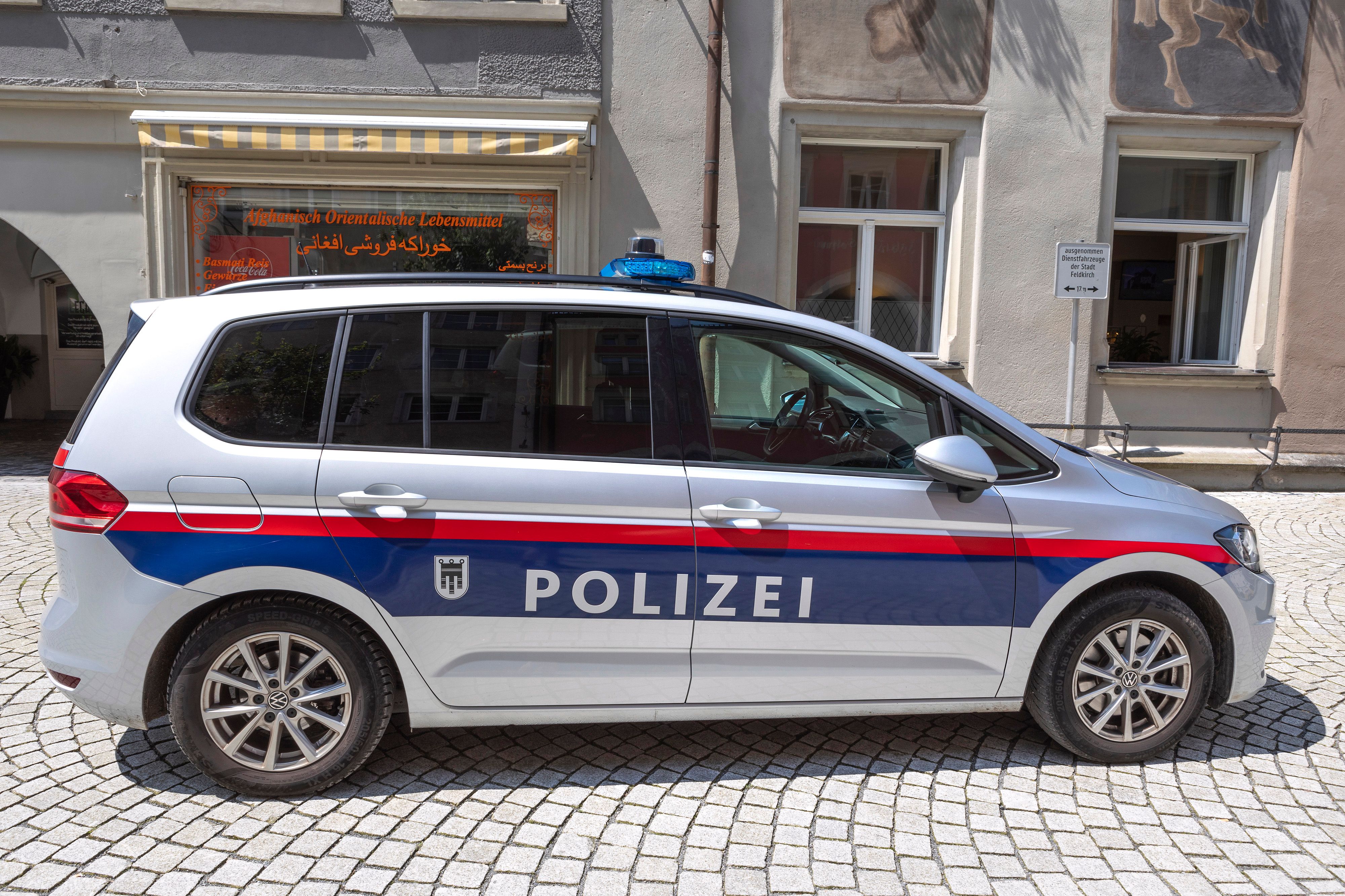 Eine Alarmfahndung nach dem Täter wurde eingeleitet.