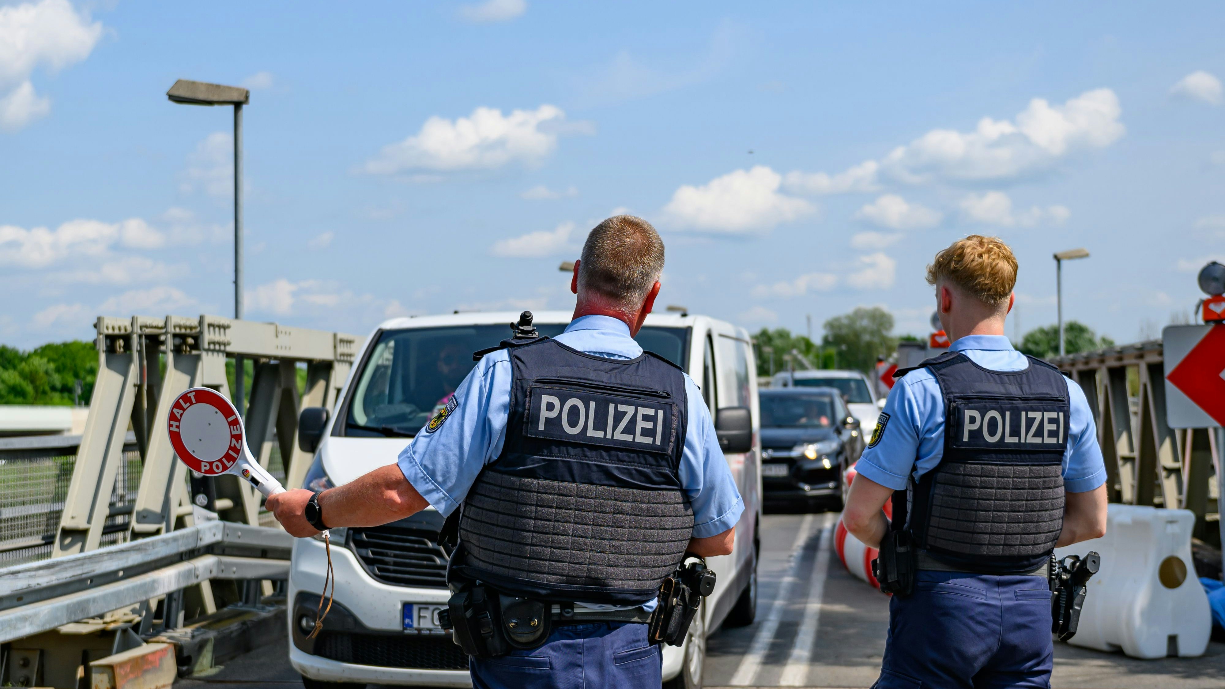 Heute.at - Polen führt Grenzkontrollen zu Deutschland ein