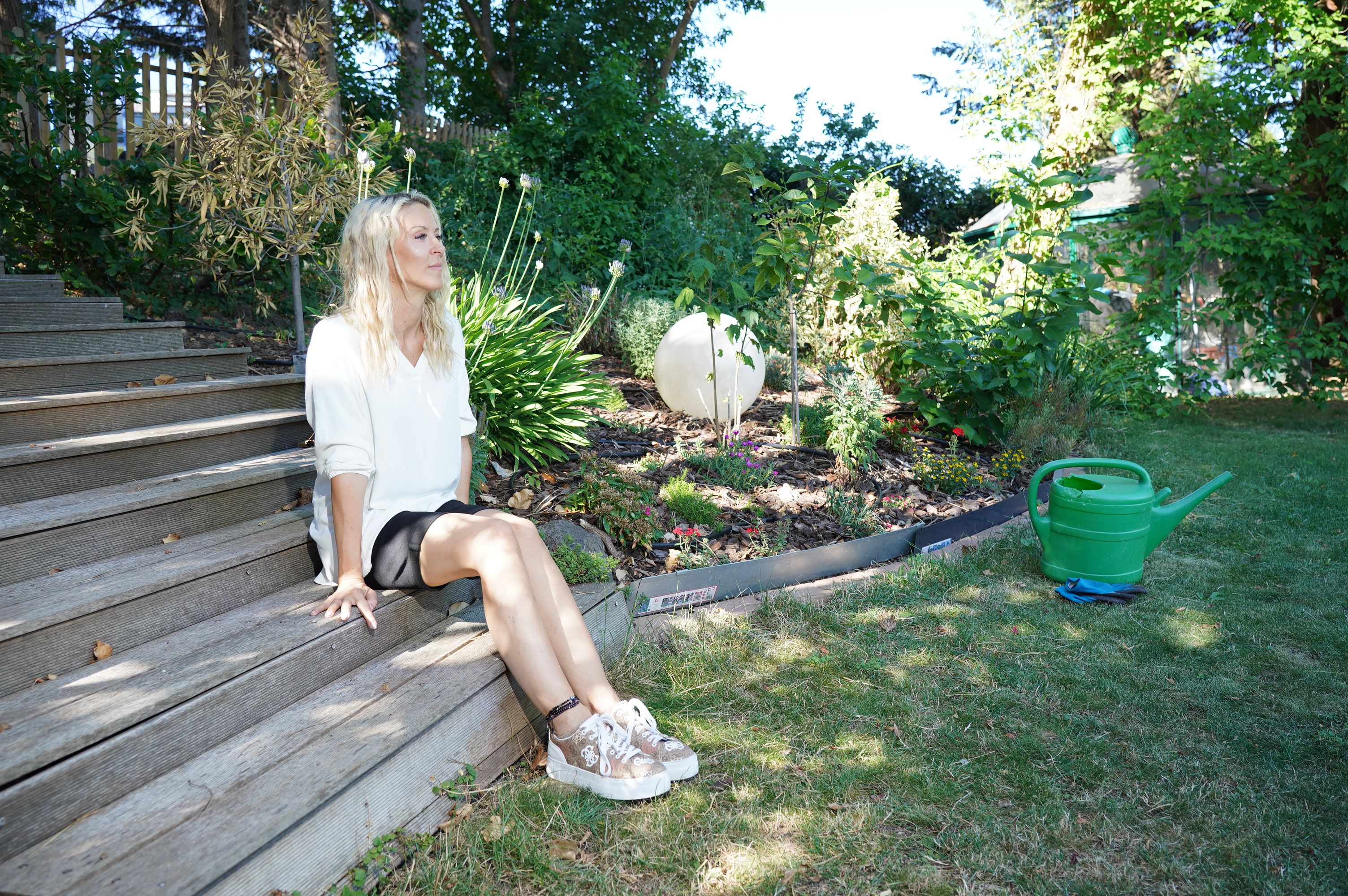 Simone Lugner fühlt sich im Garten und der Villa ihrem verstorbenen Mann nahe.