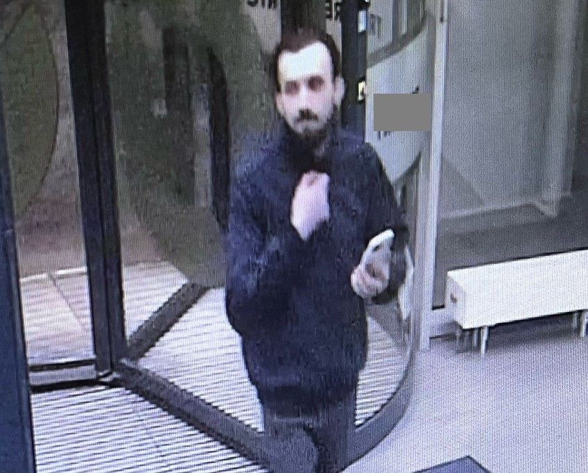 Die Polizei sucht diesen Mann