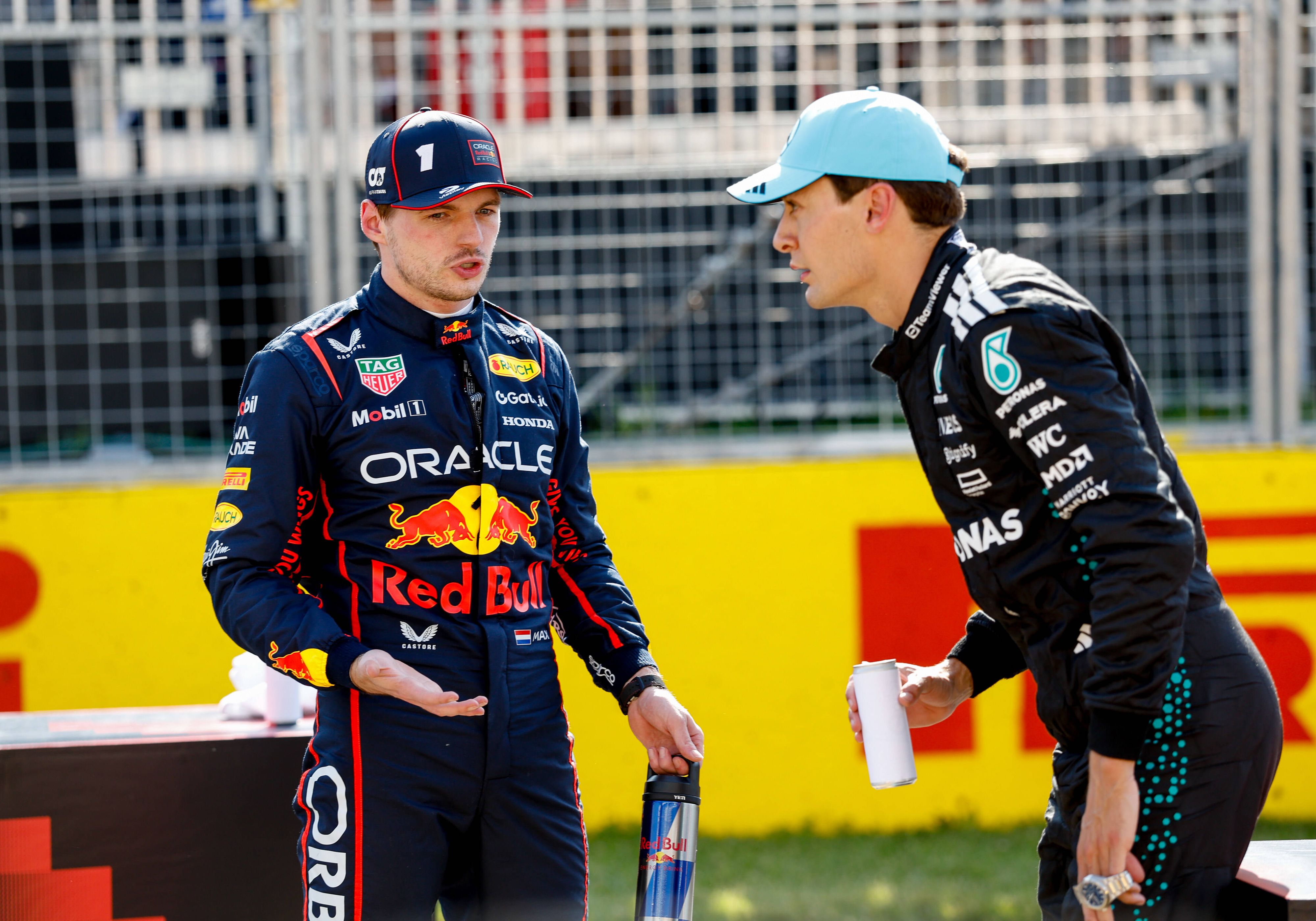 Red-Bull-Star Max Verstappen und Mercedes-Pilot George Russell. 