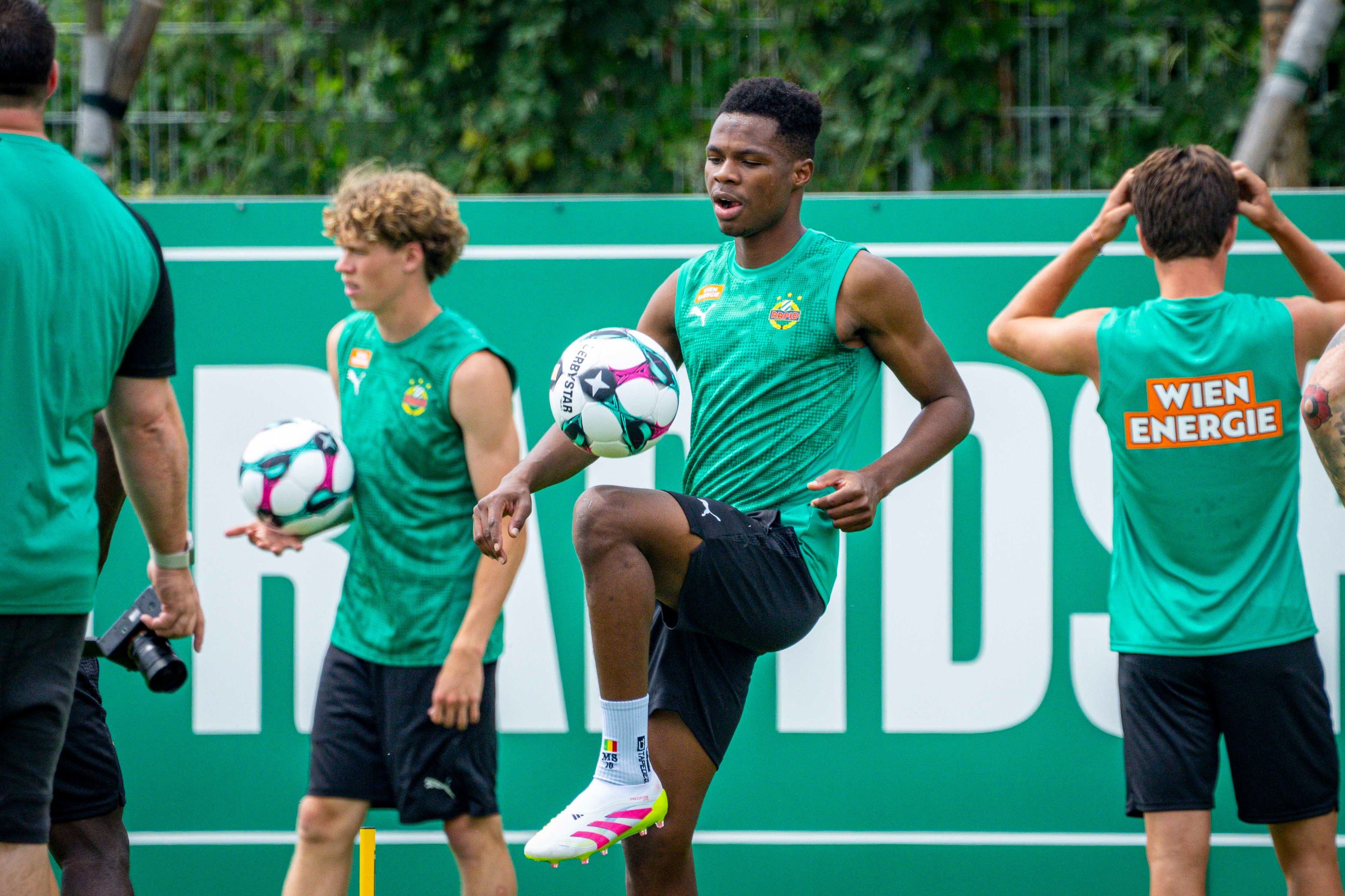 Mamadou Sangare trainiert aktuell noch bei Rapid.