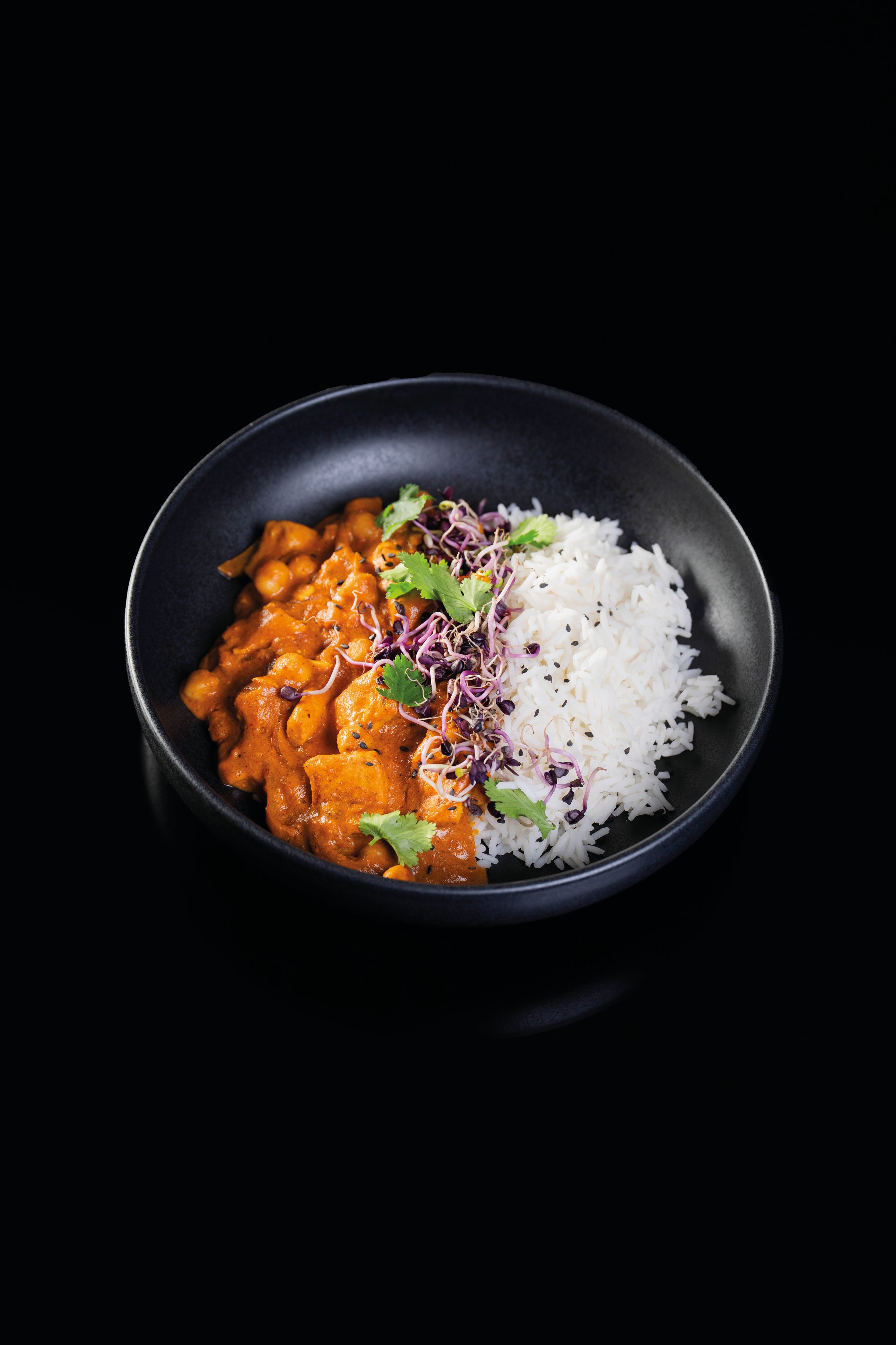 In 20 Minuten ist das Butter Chicken fertig.