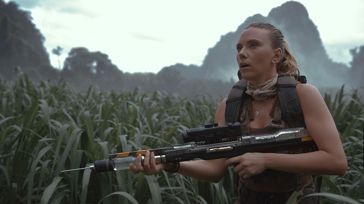 Macht als Söldnerin gute Figur, mehr aber auch nicht: Scarlett Johansson als Zora Bennett in "Jurassic World: Die Wiedergeburt"