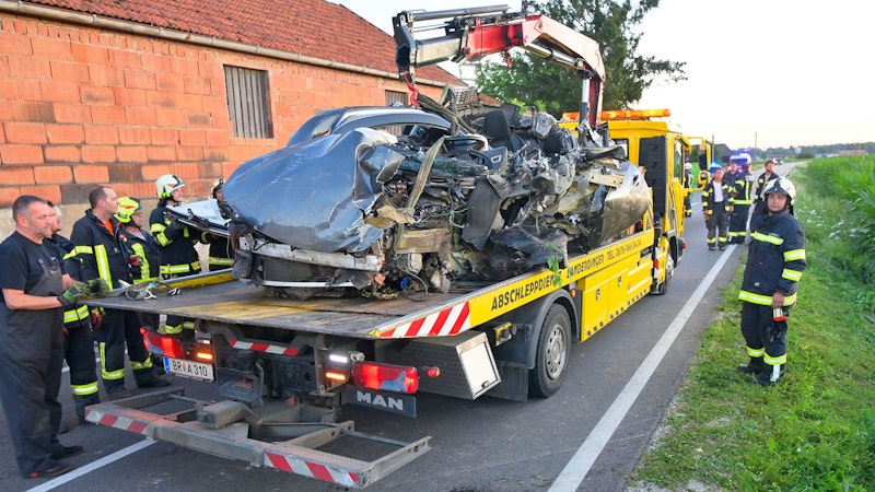 In der Gemeinde Helpfau-Uttendorf ist es am Mittwoch zu einem tragischen Verkehrsunfall gekommen. Für einen Autofahrer (44) kam dabei jede Hilfe zu spät.