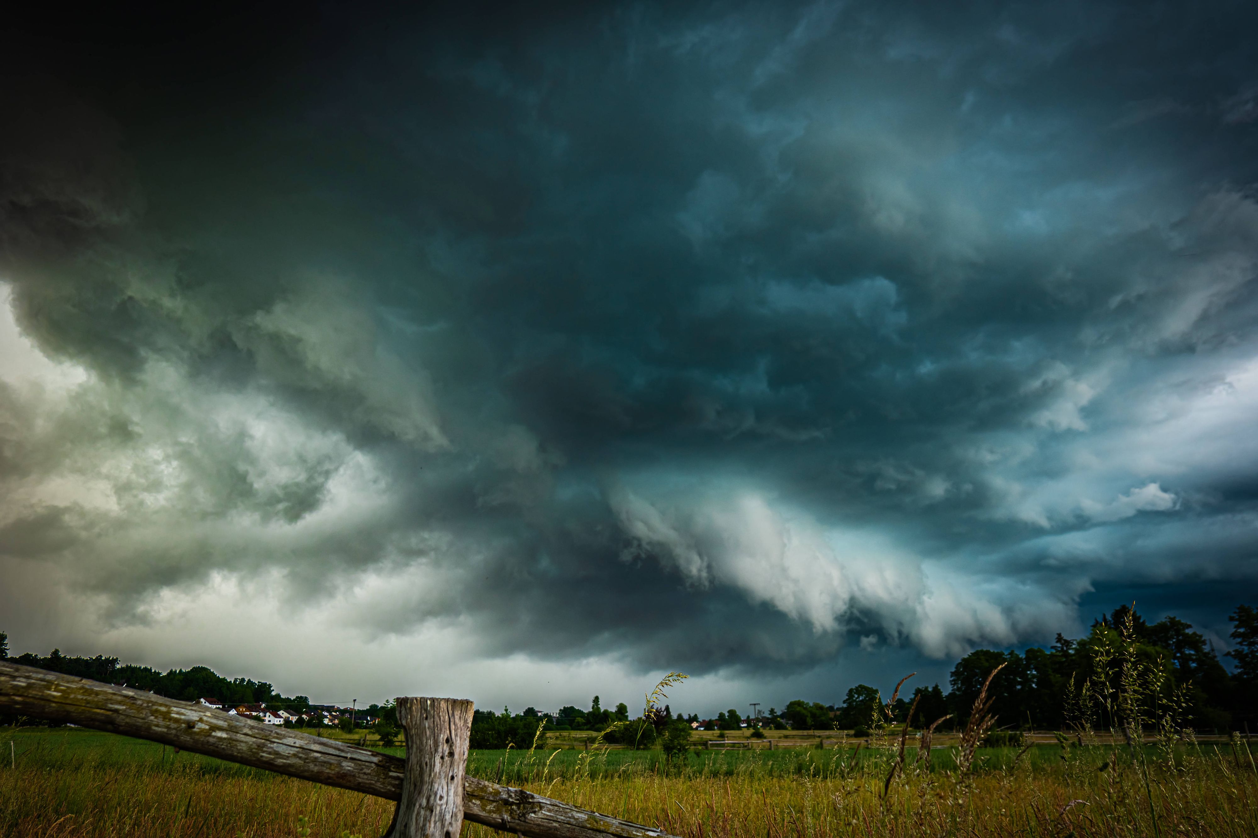 Ein Gewitter zieht am Mittwoch über Österreich.