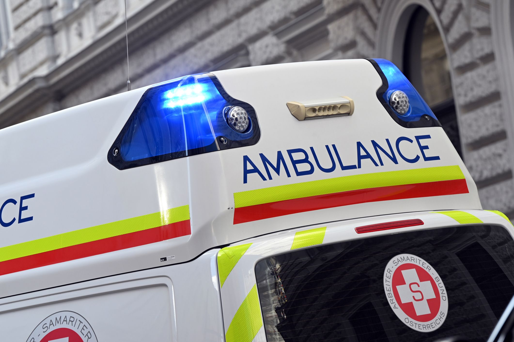 Die Frau musste ins Spital gebracht werden. (Symbolbild)