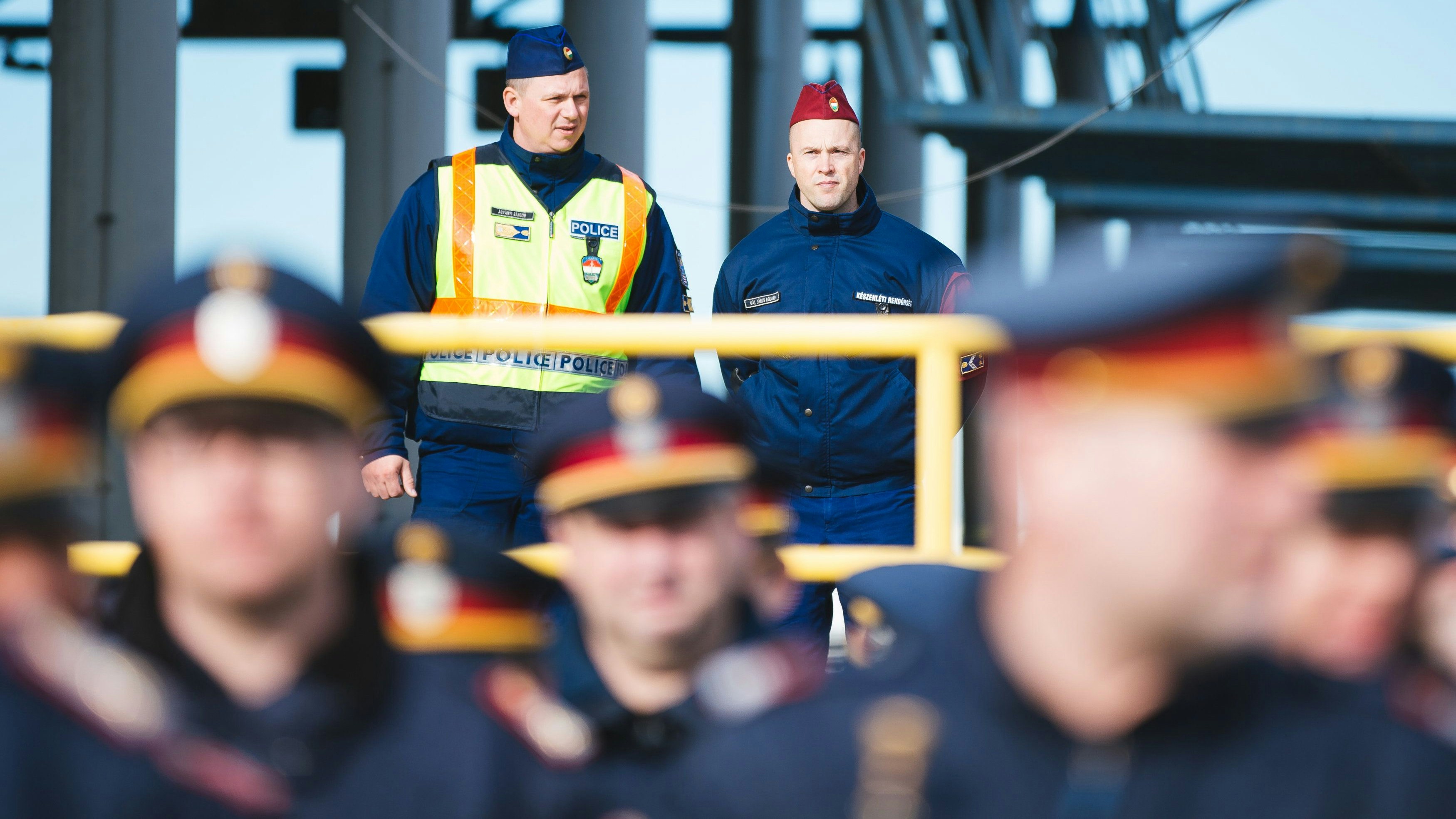 Österreichische und ungarische Polizisten im Polizeikooperaktionszentrum Nickelsdorf. Archivbild