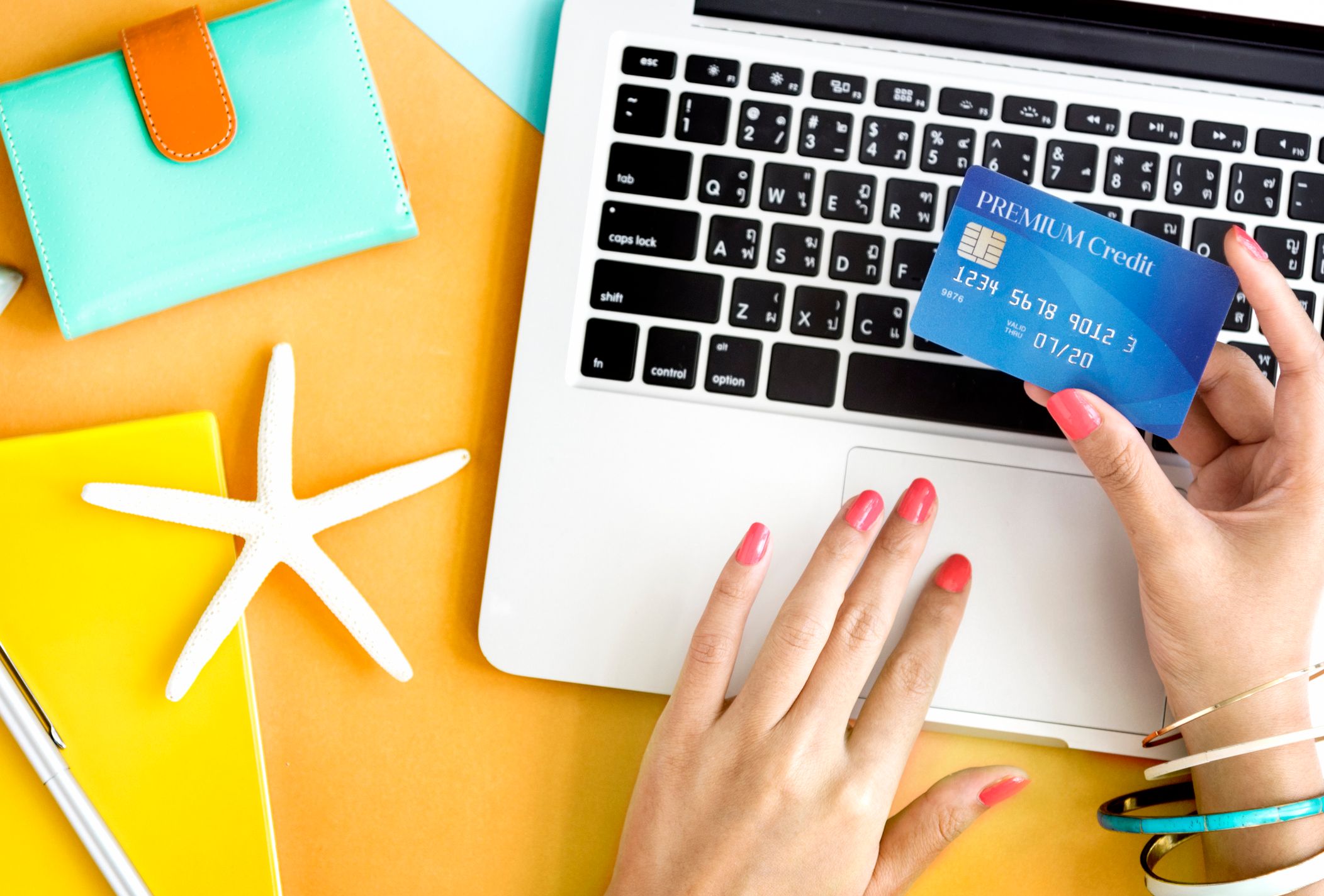 Ein Klick zu viel: Betrüger nutzen Online-Reisebuchungen aus, um an Geld und Daten zu kommen.