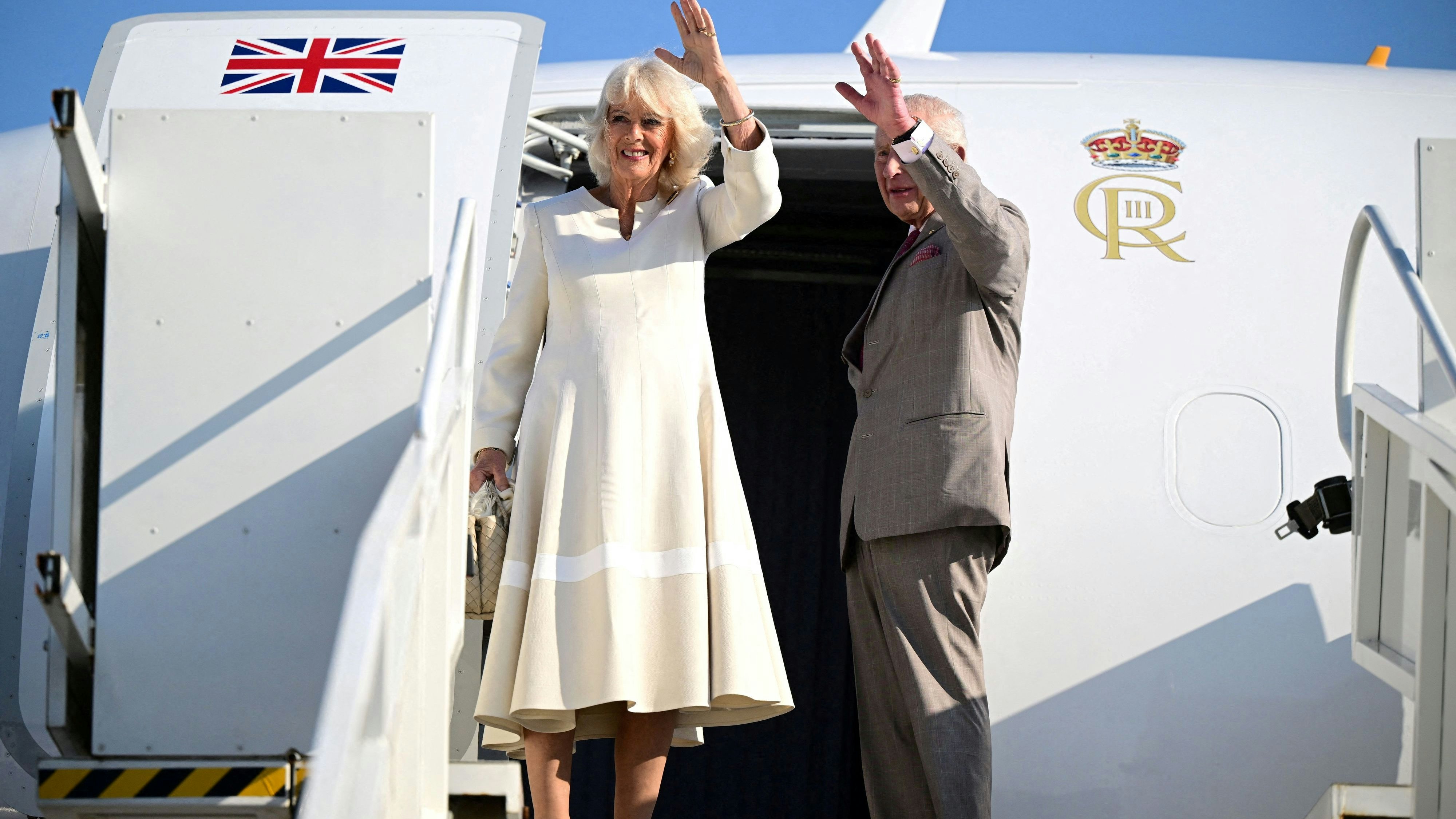 Immer wieder fliegen König Charles und Camilla mit ihrem Privatjet zu Staatsbesuchen. Zuletzt waren sie im April 2025 in Italien.