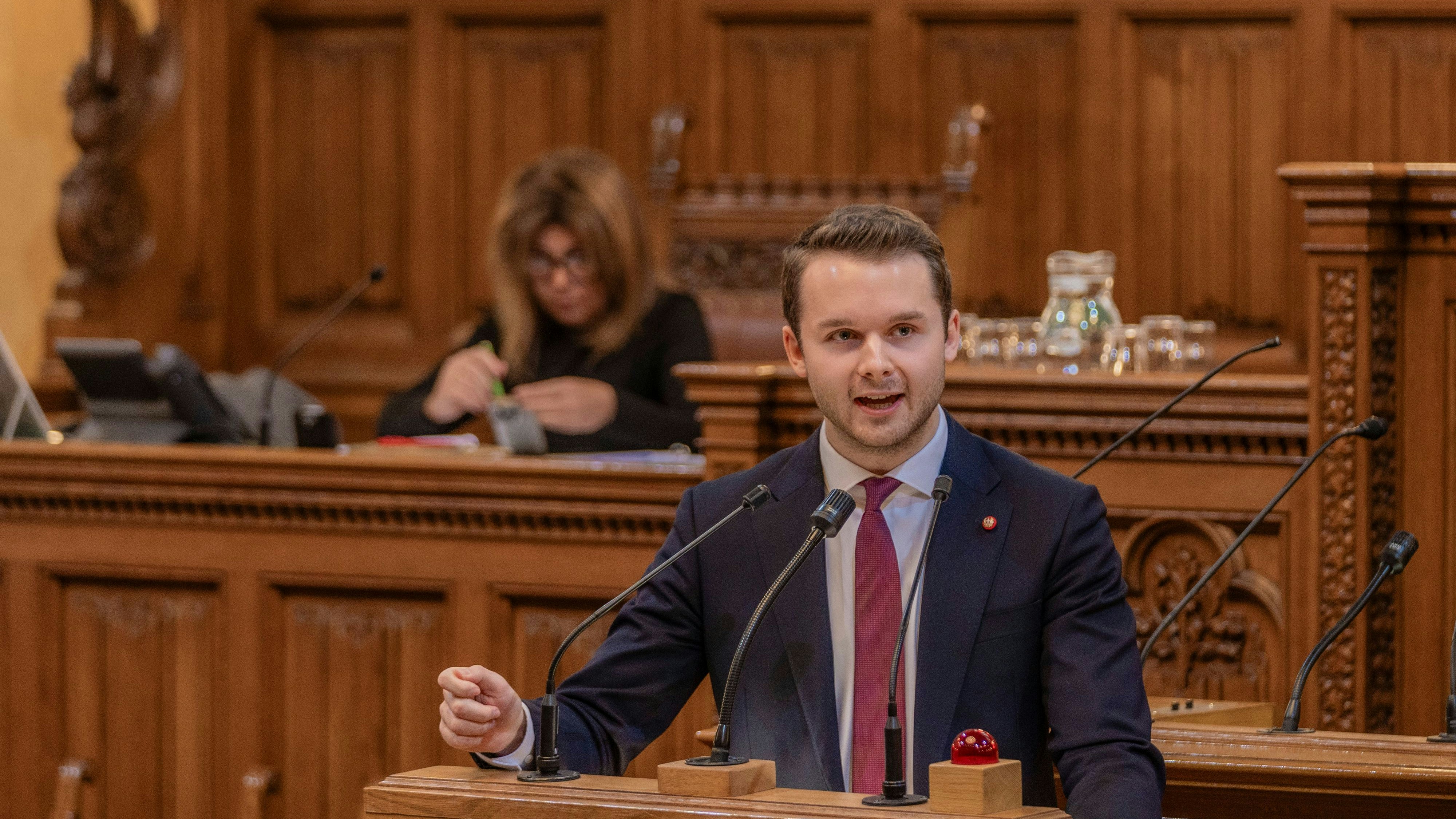 Wiens ÖVP-Klubobmann Zierfuß: "Statt zu helfen, setzen SPÖ und NEOS weiter auf Kontrollen statt auf Klarheit."