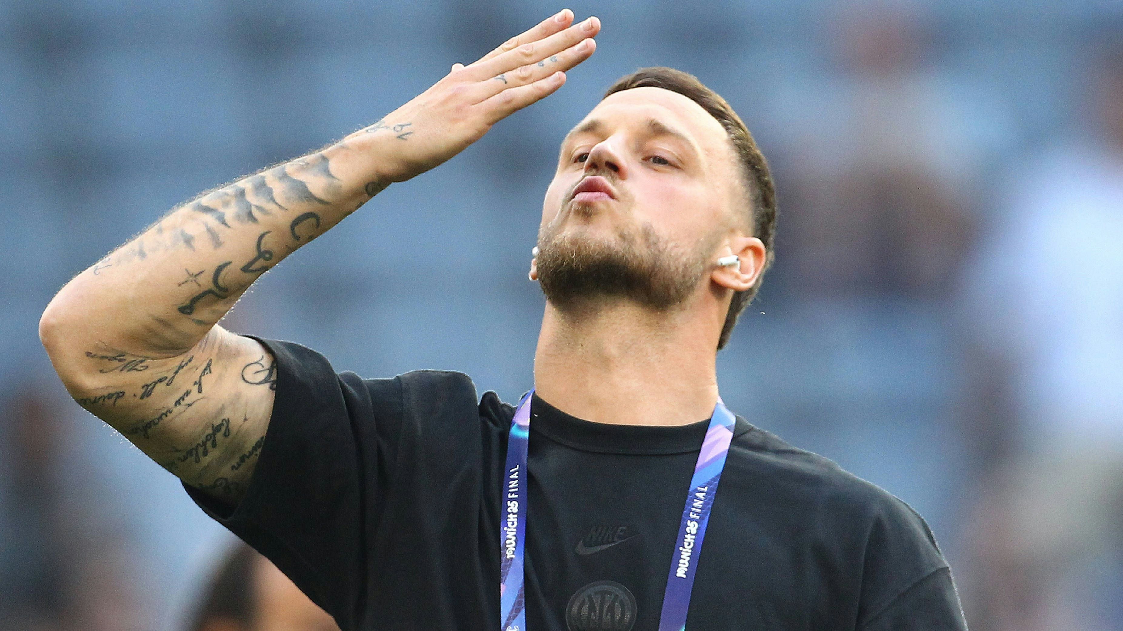 Heute.at - Arnautovic posiert im Türkei-Urlaub mit Rapid-Fans
