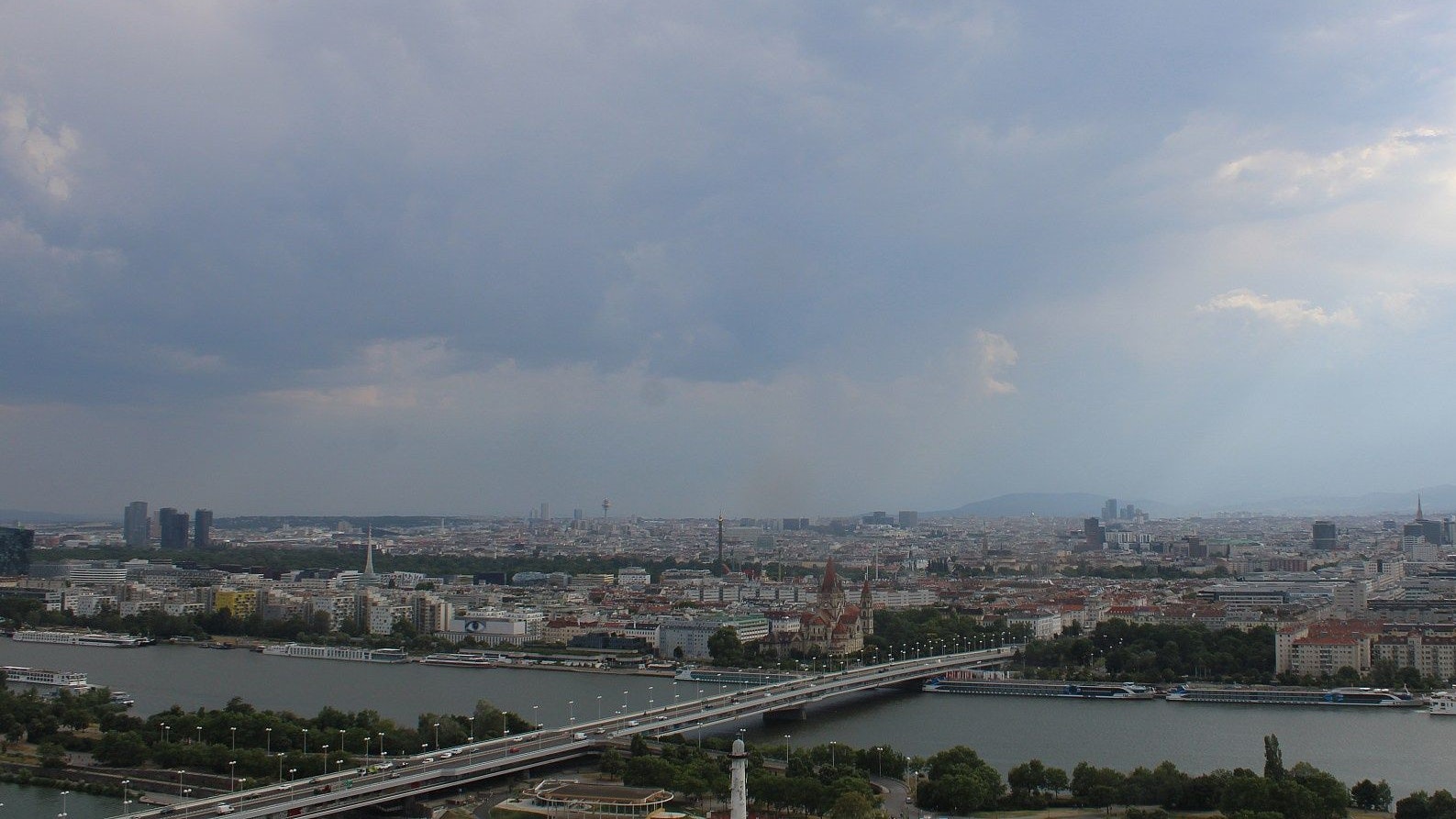Heute.at - Achtung! Heftige Hagel-Gewitter erreichen jetzt Wien