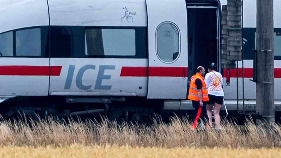 Heute.at - Axt-Angreifer aus ICE ist im Großraum Wien gemeldet