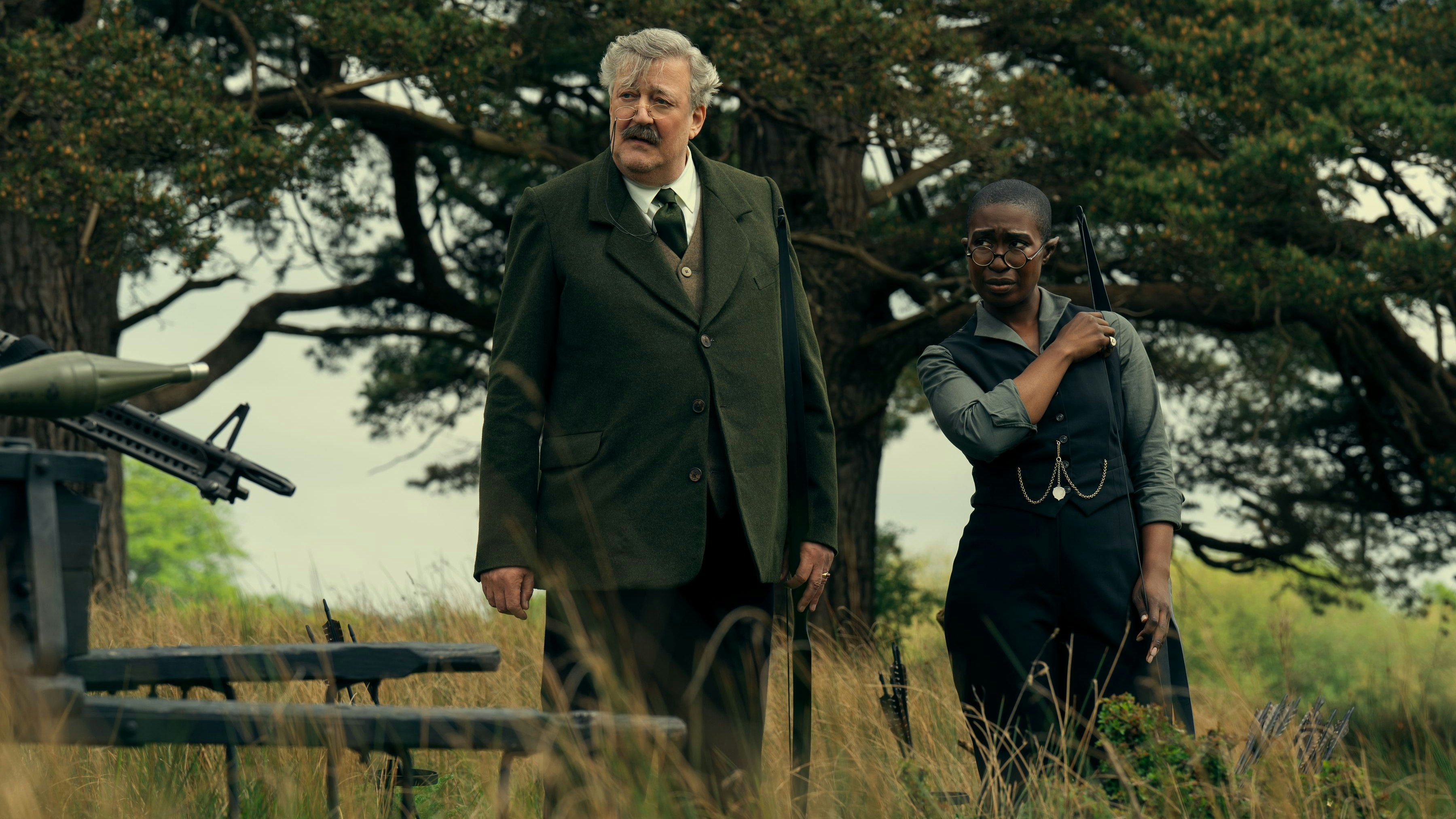 Mittler zwischen den Sphären: Gilbert (Stephen Fry) und Lucienne (Vivienne Acheampong)