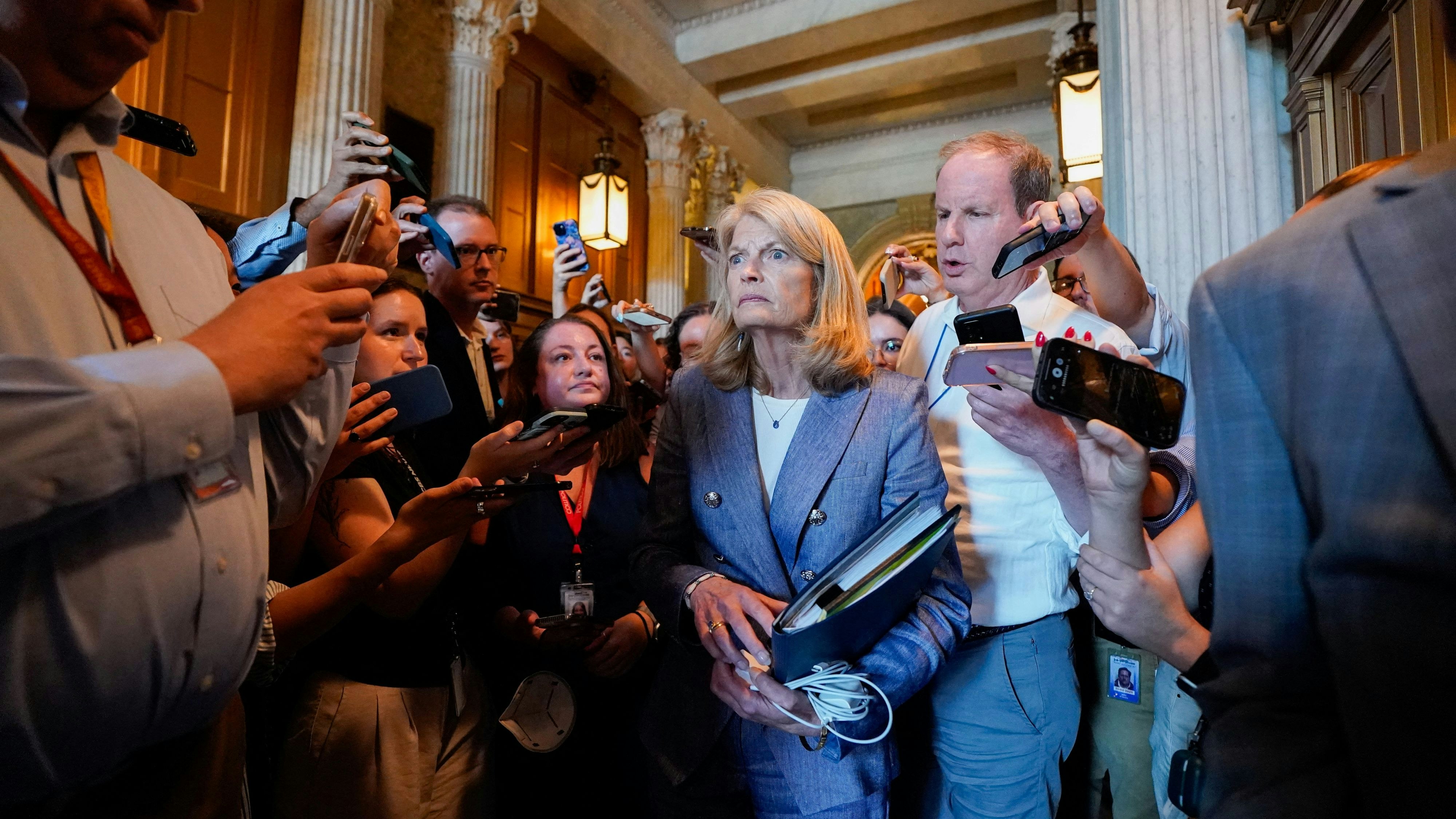 Alaska-Abgeordnete Lisa Murkowski, bekam im Tausch für ihre Stimme 50.000 Dollar für Walfangkapitäne zugesprochen