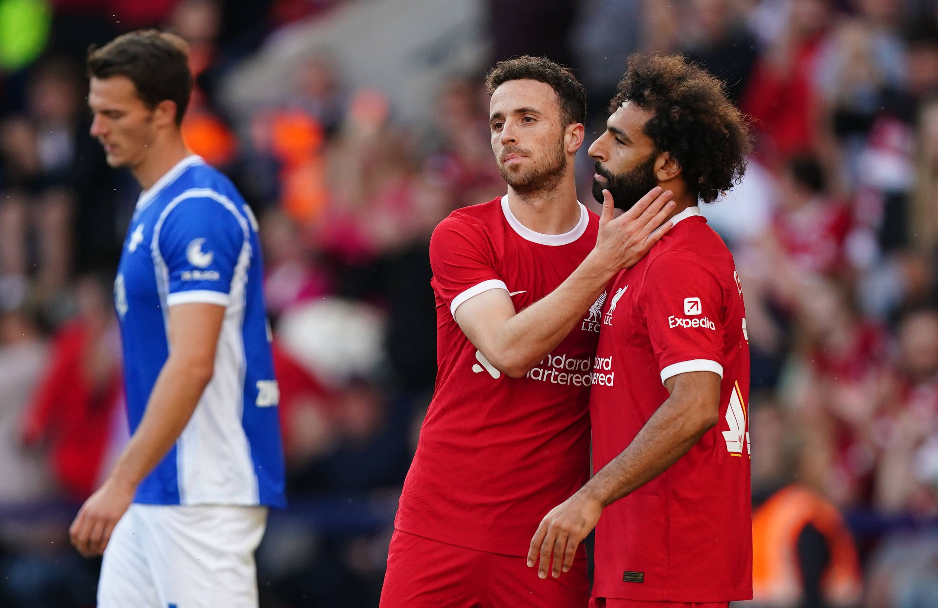 Jota mit Liverpool-Star Salah.