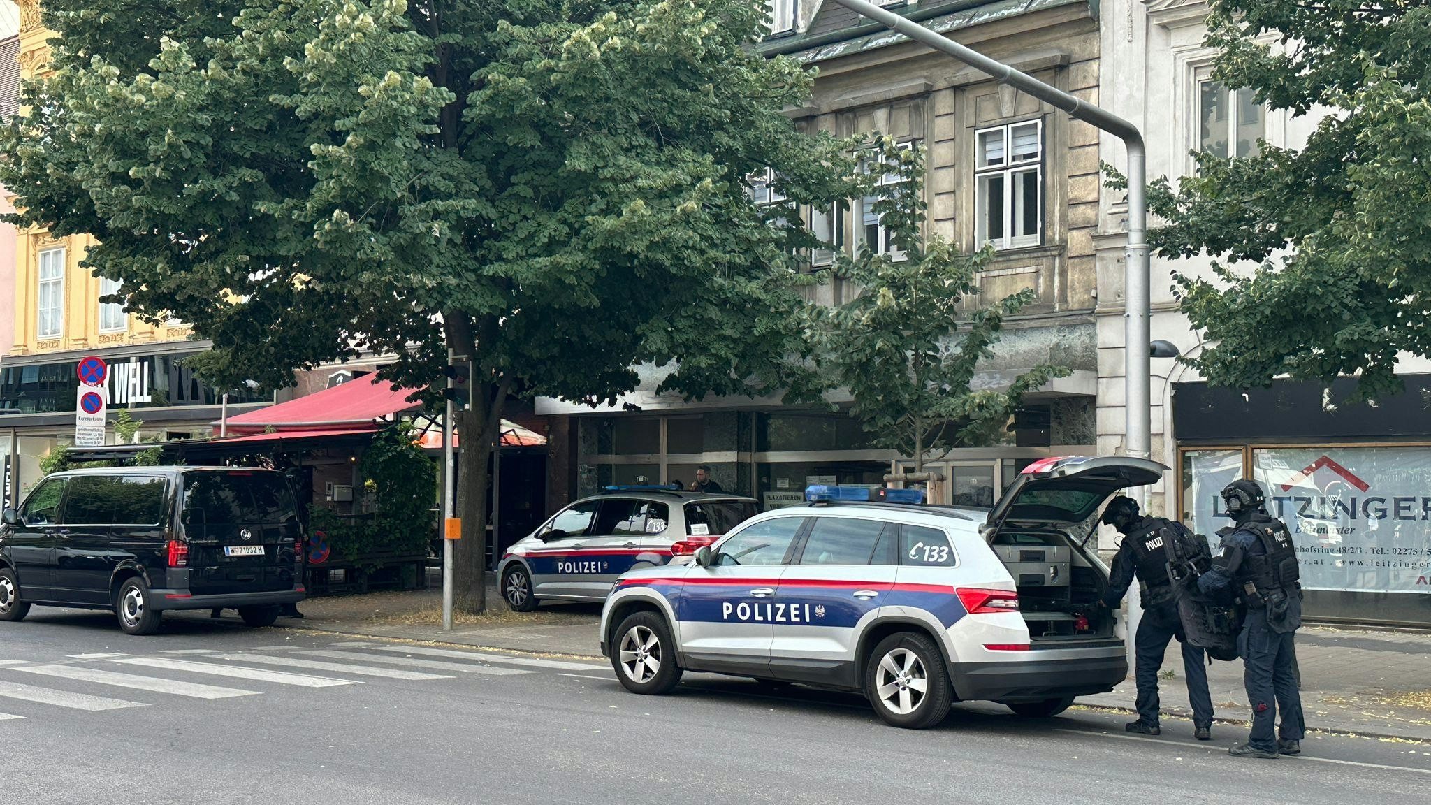 Heute.at - WEGA-Einsatz! Mann geht auf seine Frau mit Messer los