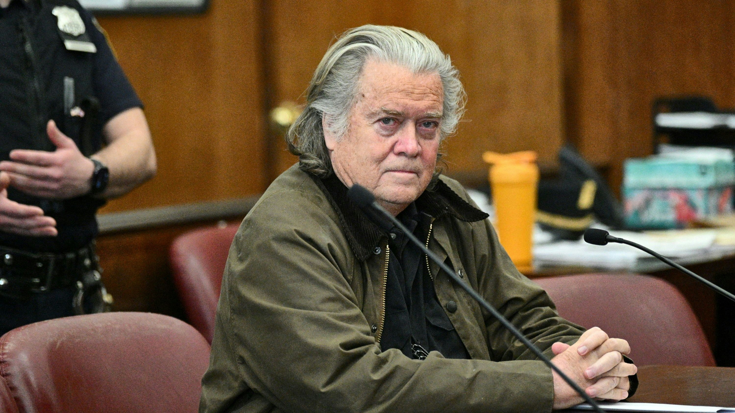 Steve Bannon beriet Trump in der ersten Amtszeit, nun kritisiert er die Kürzungen bei Medicaid