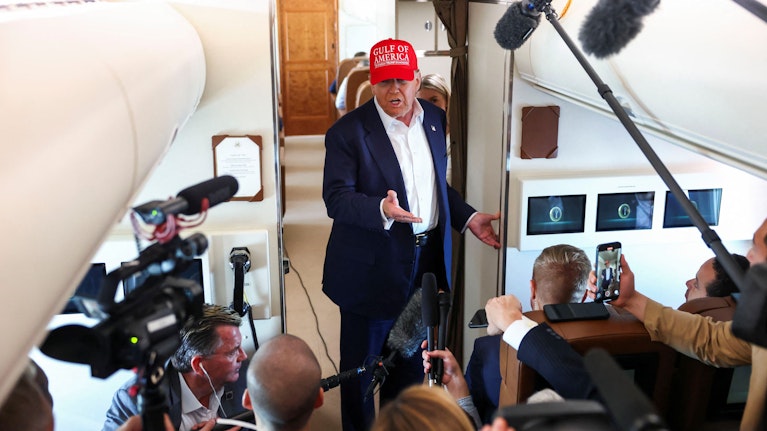 Donald Trump hat es geschafft. Der Kongress winkte am Donnerstagabend seinen Budgetplan durch. Reiche zahlen weniger Steuern, 12 Millionen Menschen verlieren ihre Krankenversorgung, 1,3 Millionen ihre Lebensmittelmarken. Eine Economist-Abrechnung.