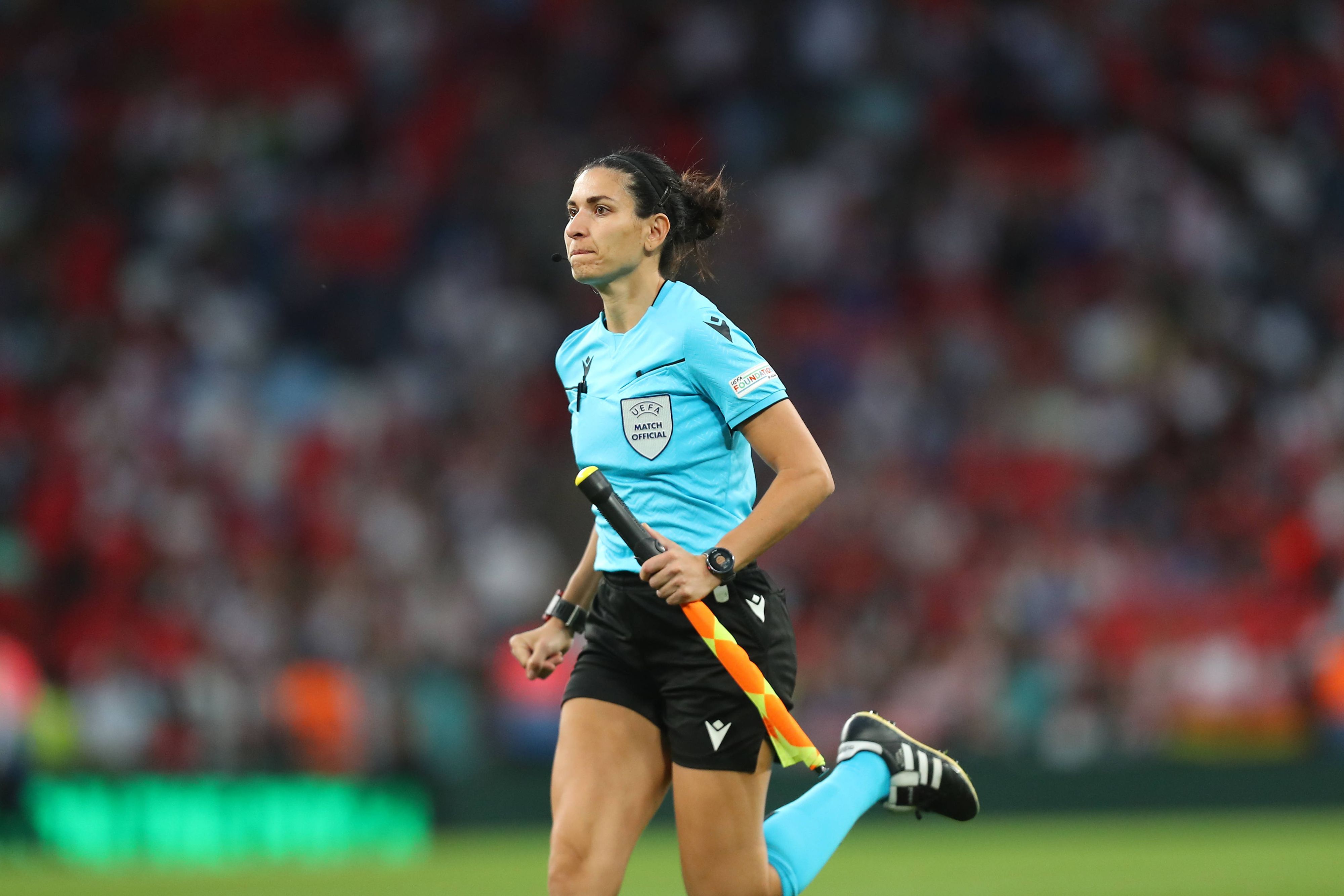 Schiedsrichter-Assistentin Amina Gutschi. 