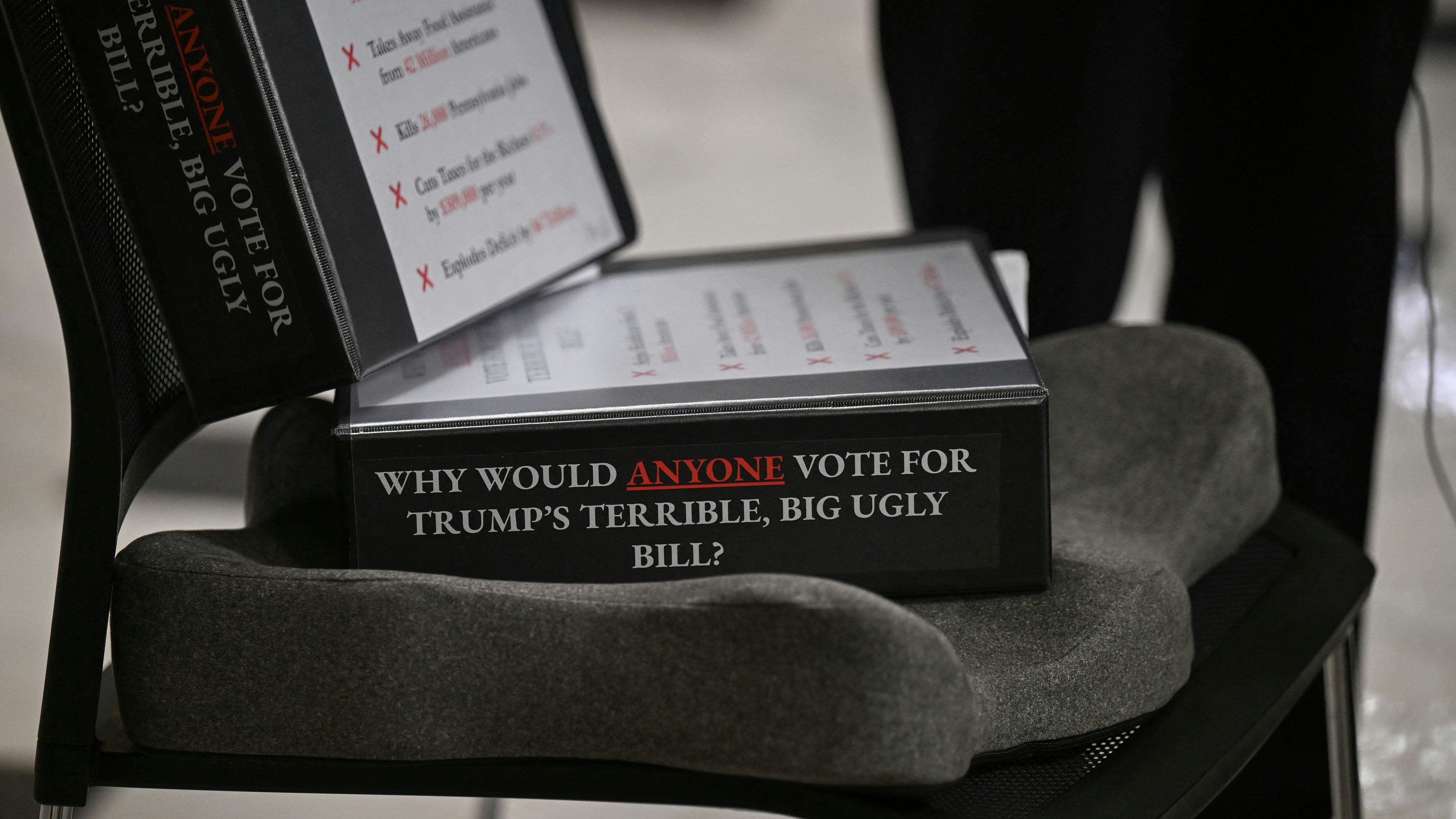 Argumentationsmaterial im Kongress: Warum sollte irgendwer für den "Big Ugly Bill" von Trump stimmen?