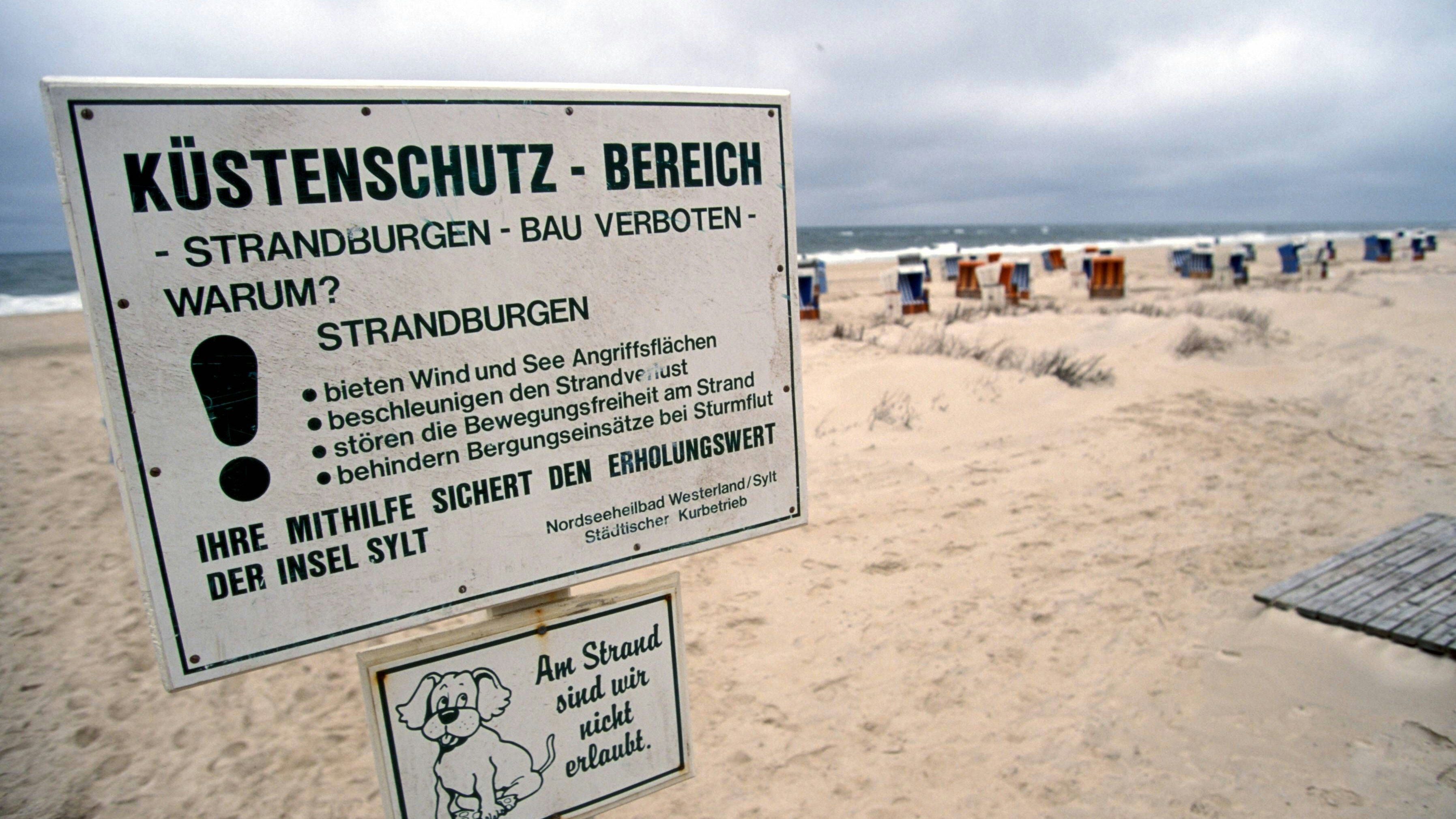 "Strandburgen bauen verboten!" auf Sylt.
