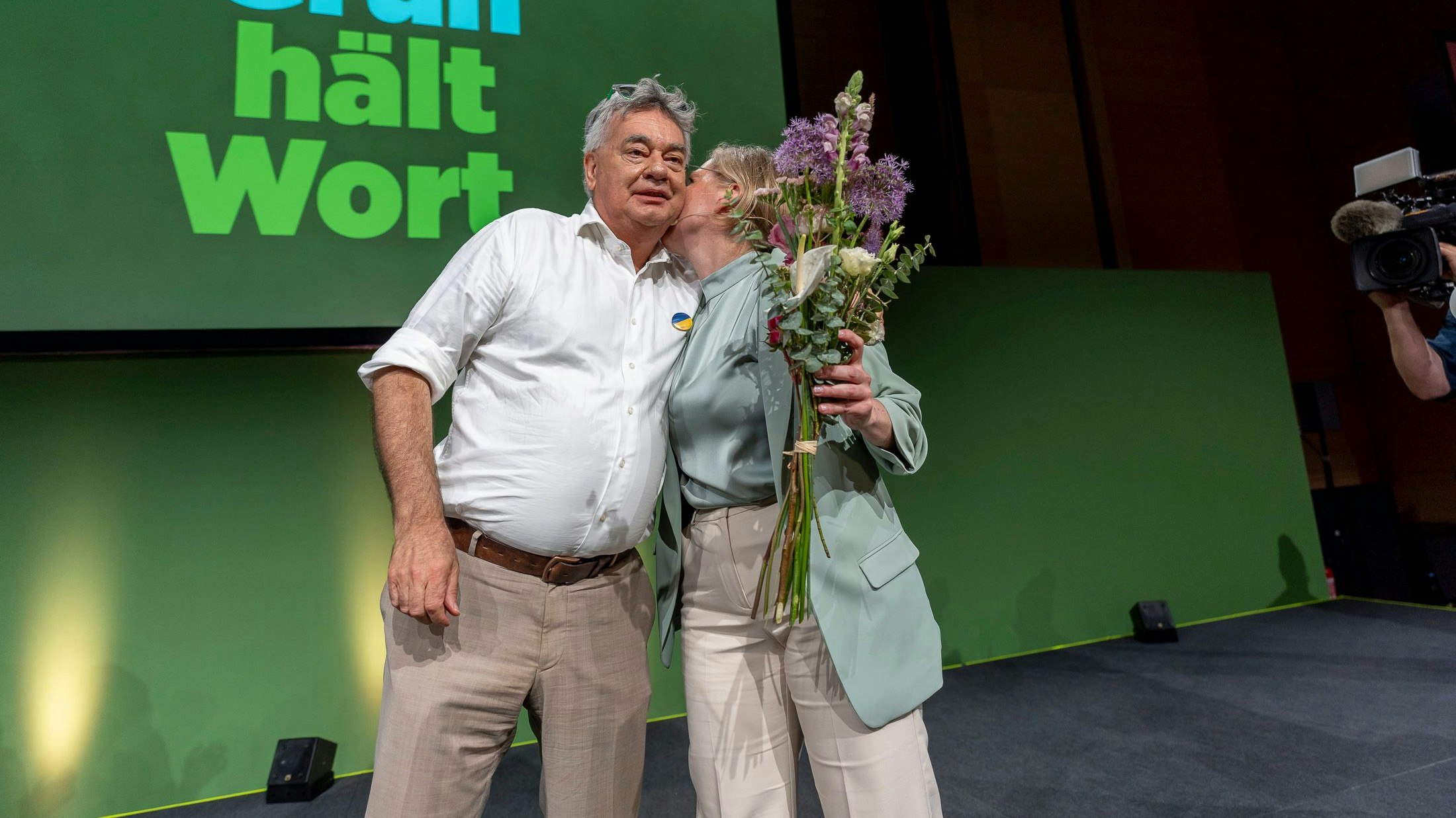 Und mehr als dieses Blumen-Kratzlwerk ist euch als Geschenk nicht eingefallen?