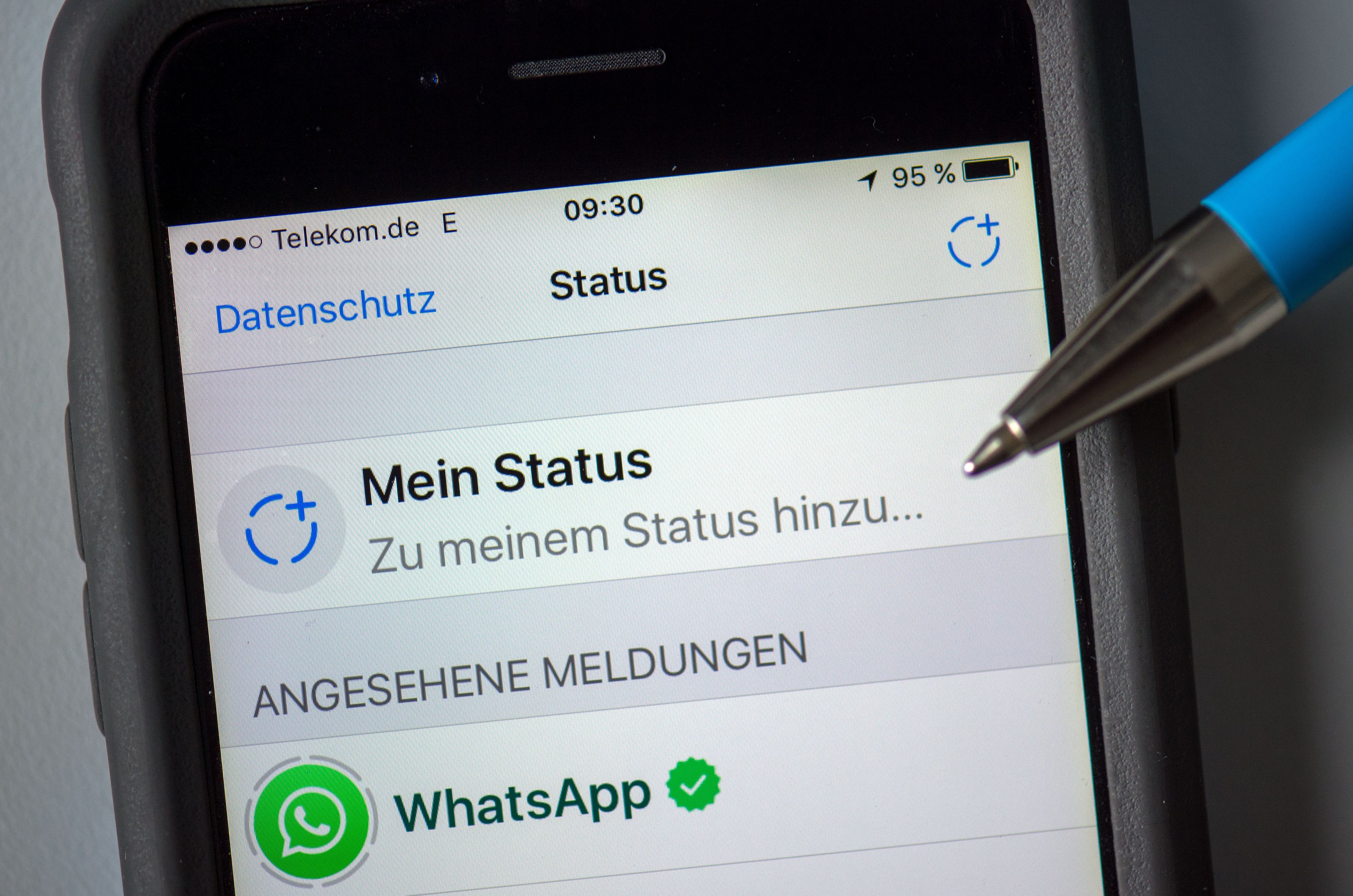 Wer bei Whatsapp nicht in der Gesehen-Liste auftauchen will, kann mit einfachen Kniffen unbemerkt fremde Statusmeldungen anschauen.