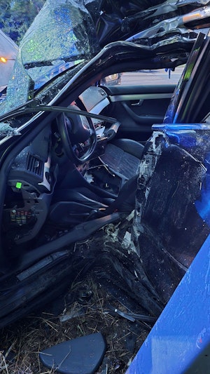 Ein 47-Jähriger krachte am Donnerstag bei regennasser Fahrbahn in einen Lichtmast in Wien-Penzing. Er schwebt nach dem Crash in Lebensgefahr.