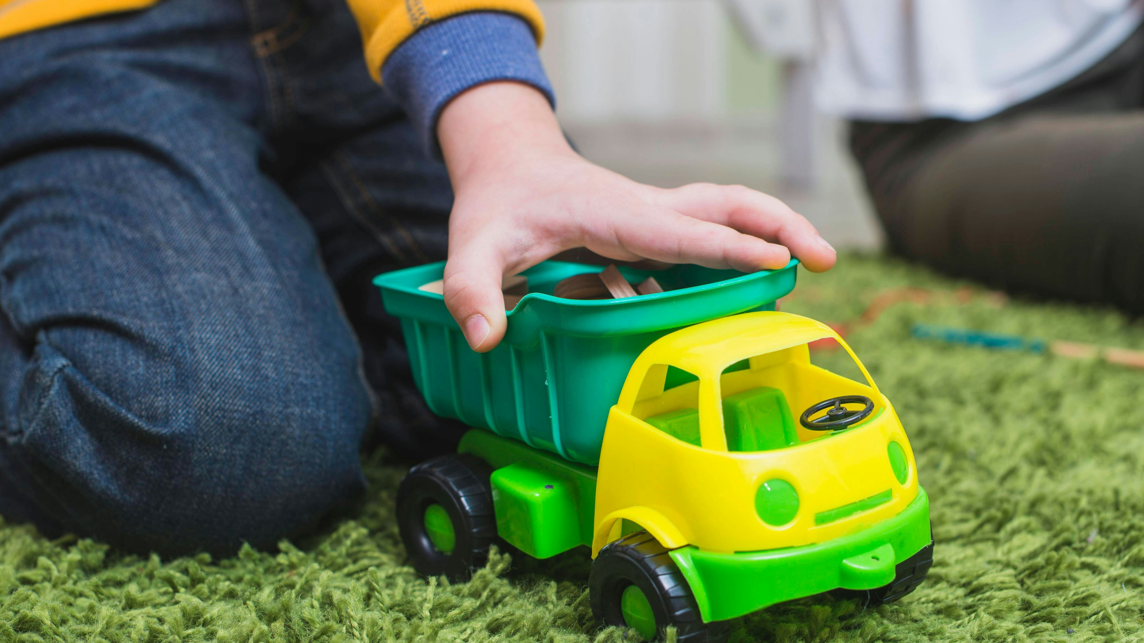 Heute.at - 3-Jähriger überführt Verbrecher mit Spielzeugautos